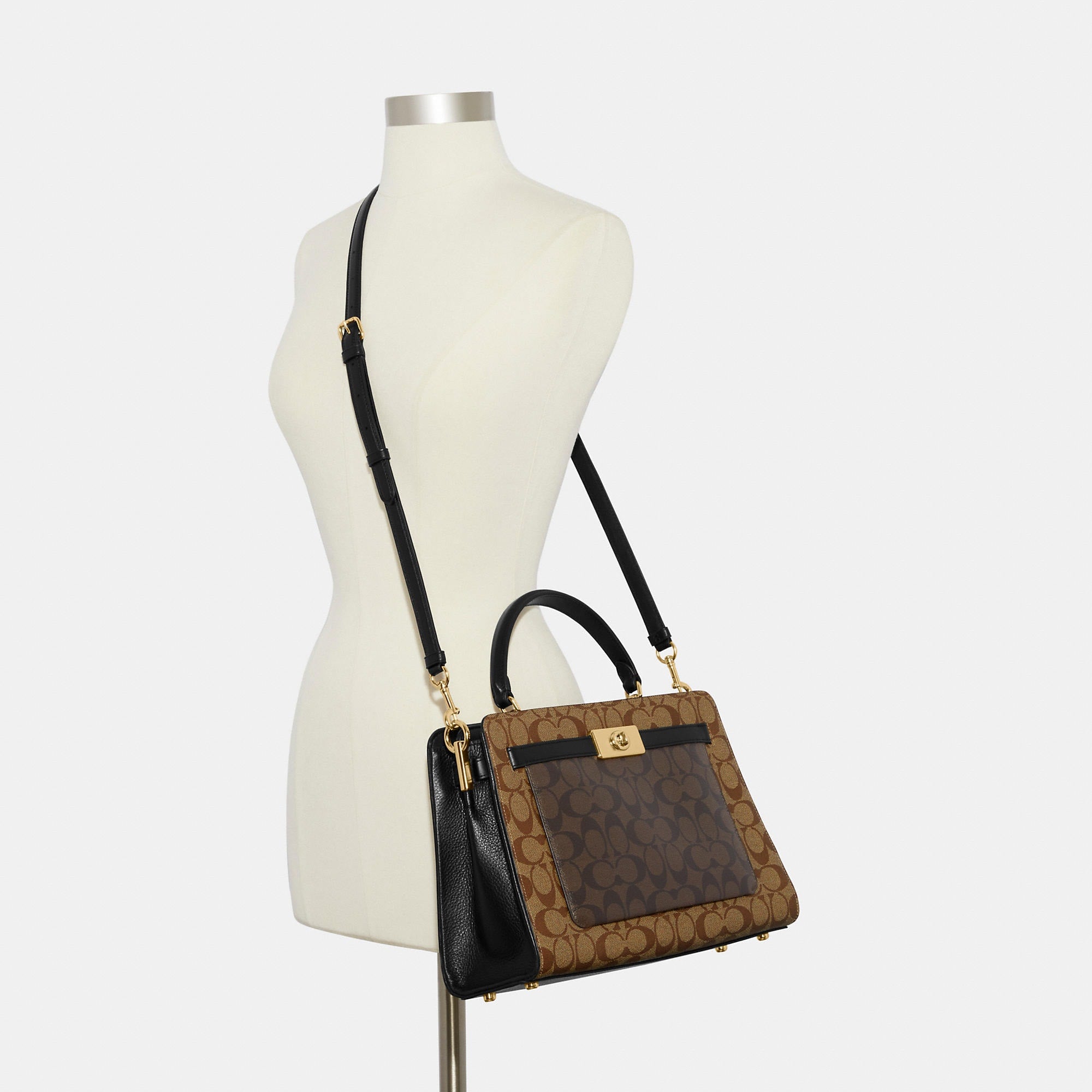 COAthtCH Classic handbags
