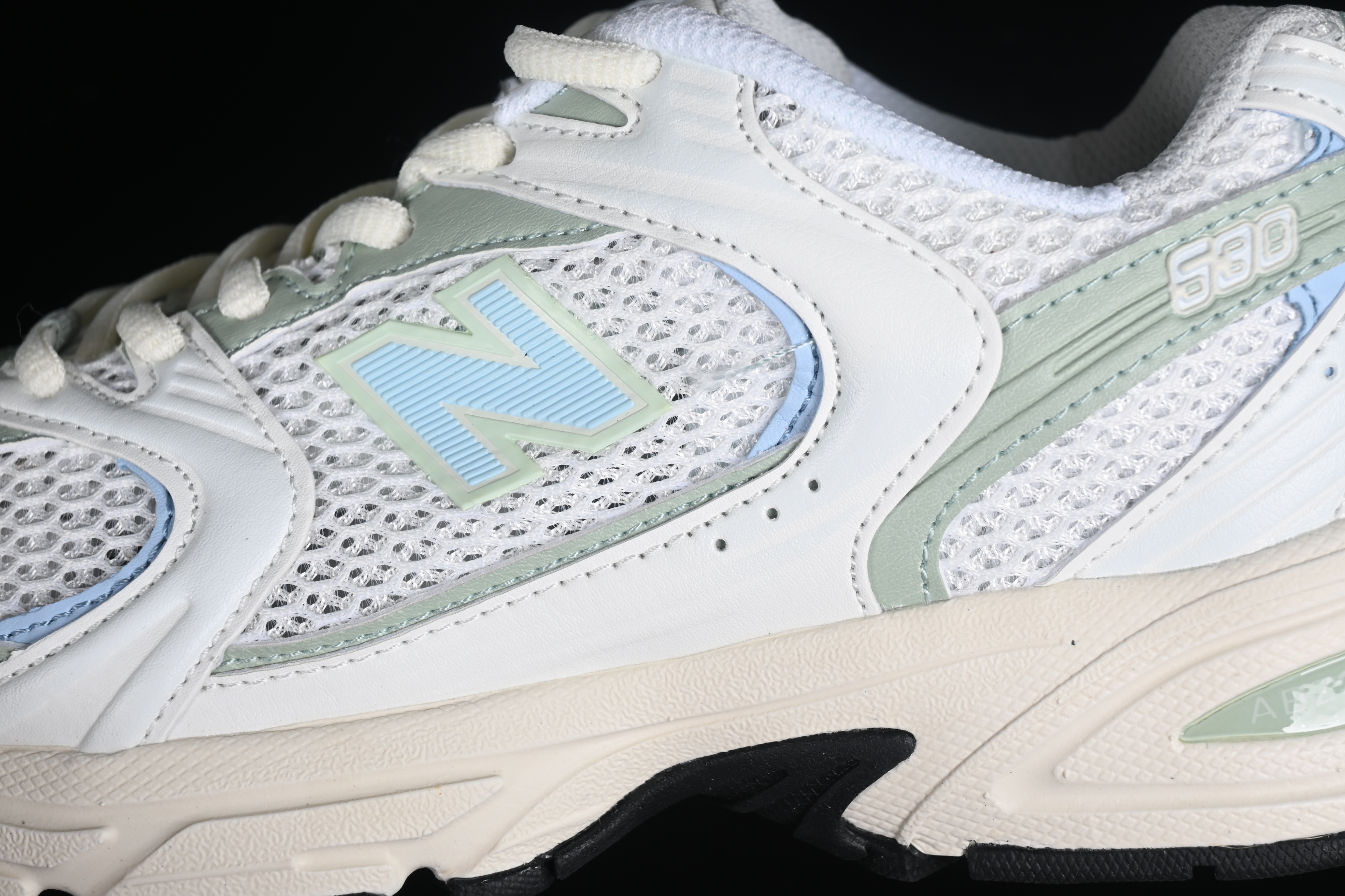 New Balance 530