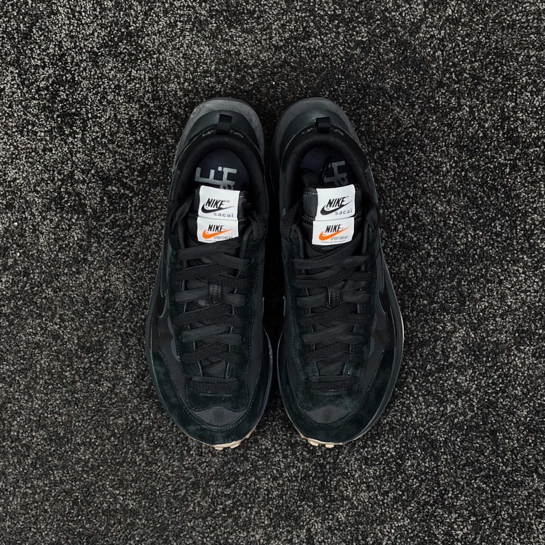 Nike x sacai Sneakers detail 2