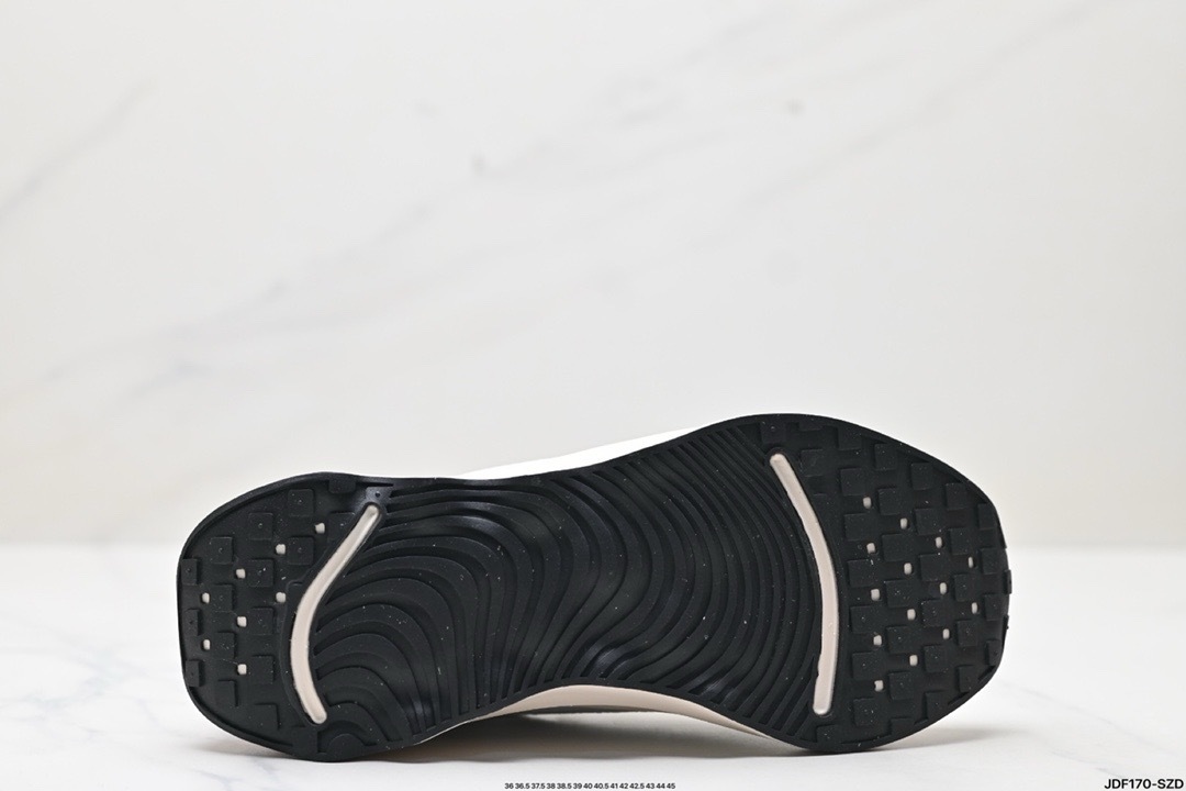 Nike MOTIVA