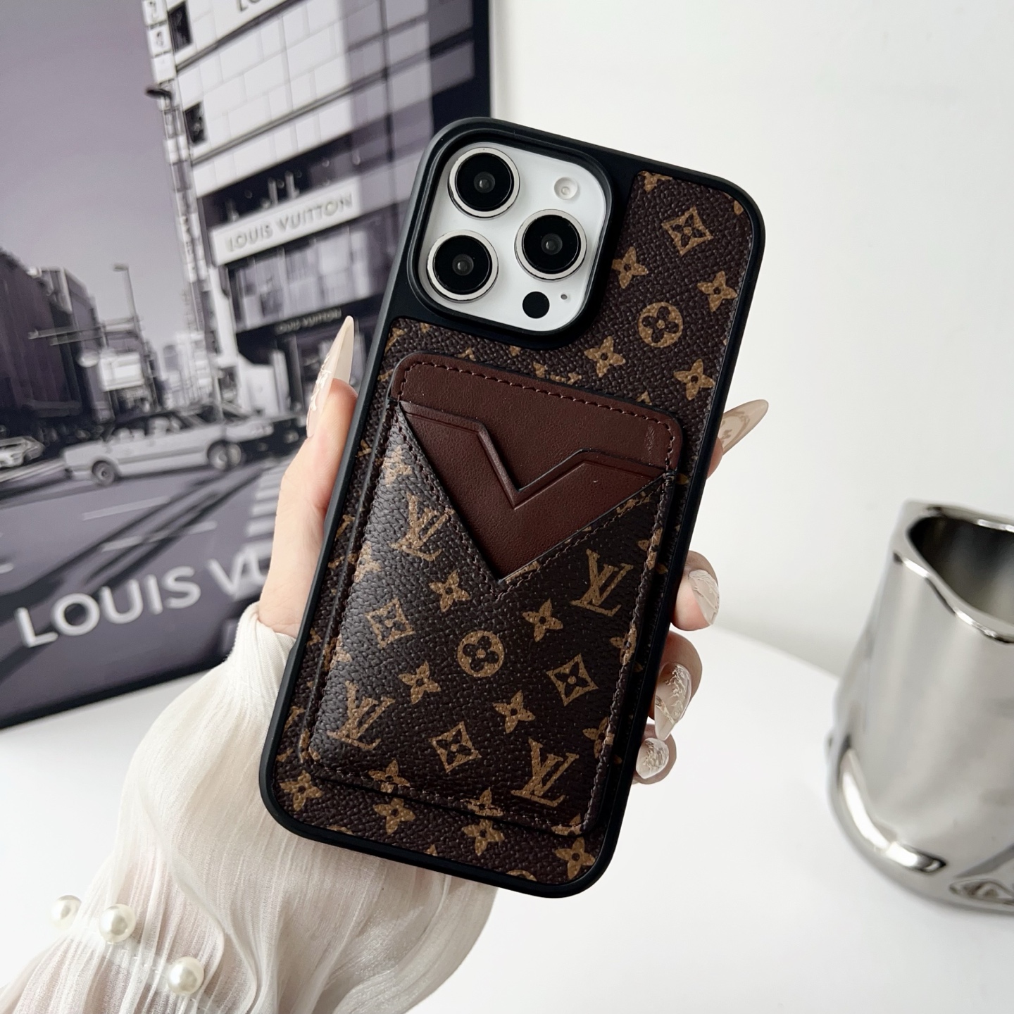 LV & Gucci Carbon Fiber Pattern Phone Case - Premium Material with Leather Finish, V-Shaped Card Holder
