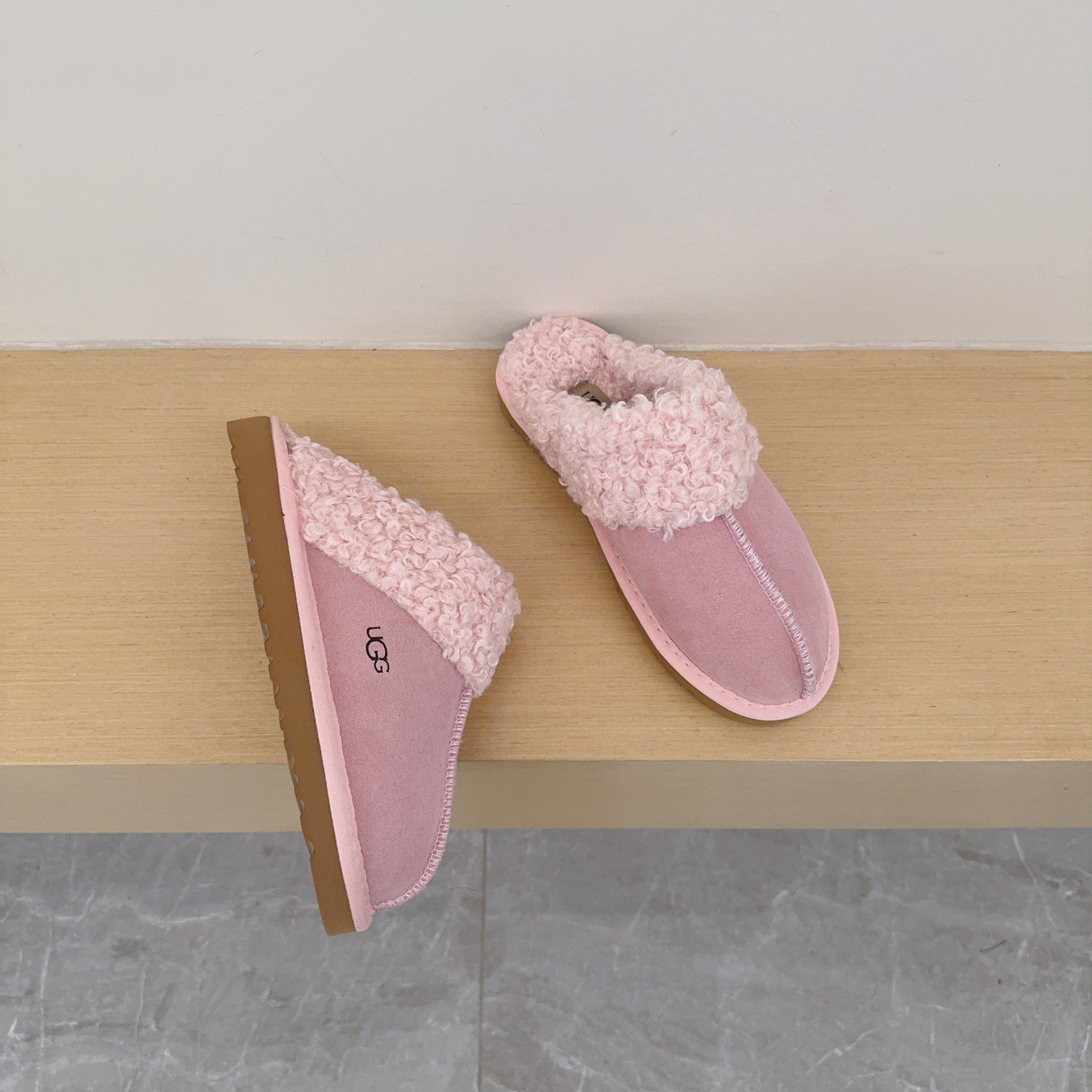 UGG Kids Curly Fleece Star Slippers