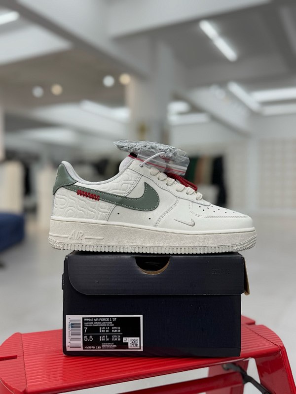 Nike Air Force 1