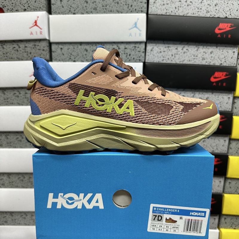 Hoka Challenger 8 Wide Sneakers