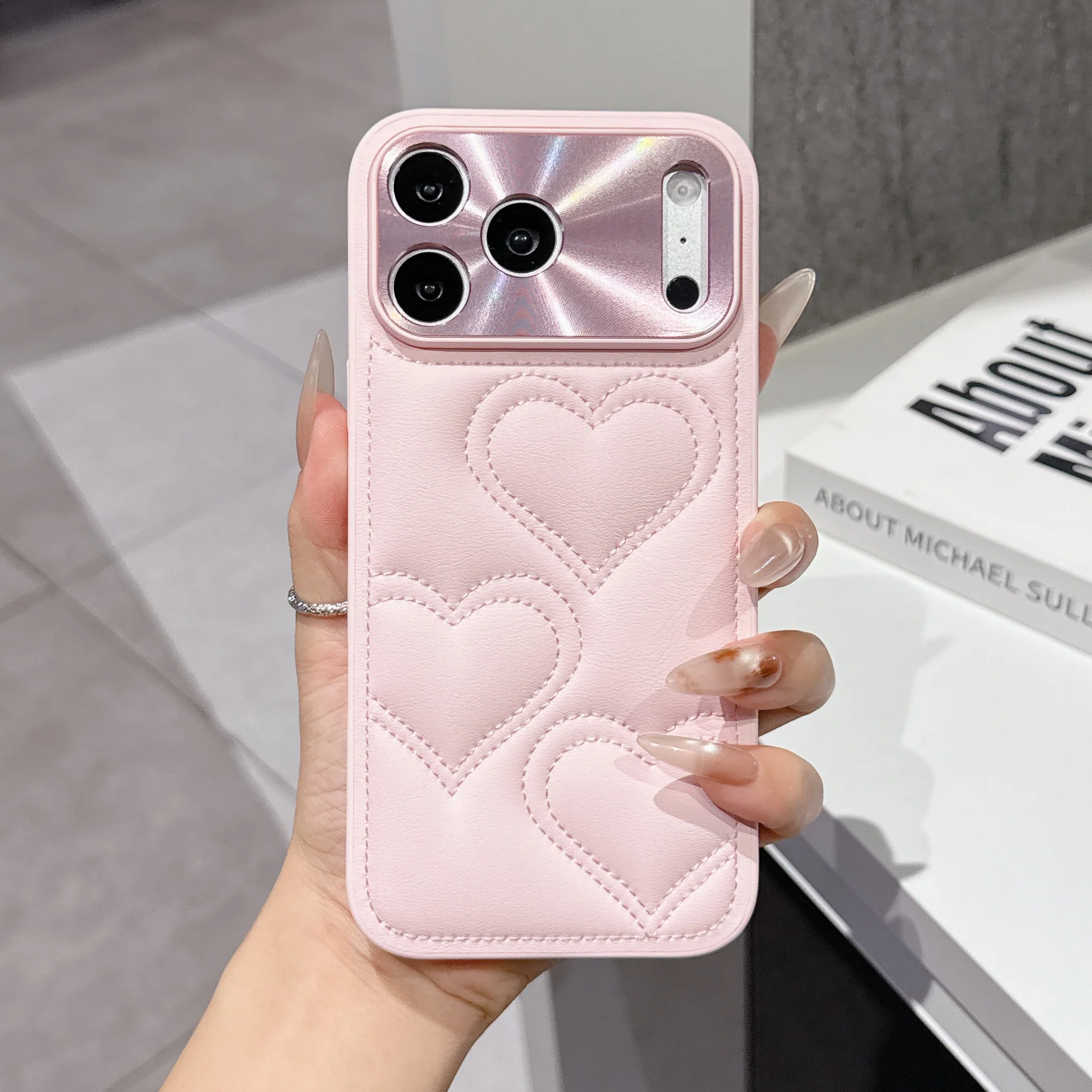 Applicable iPhone17promax Heart-shaped Chanel-style full lens protection case iPhone17Protective case for Apple devices, anti-fall BT001