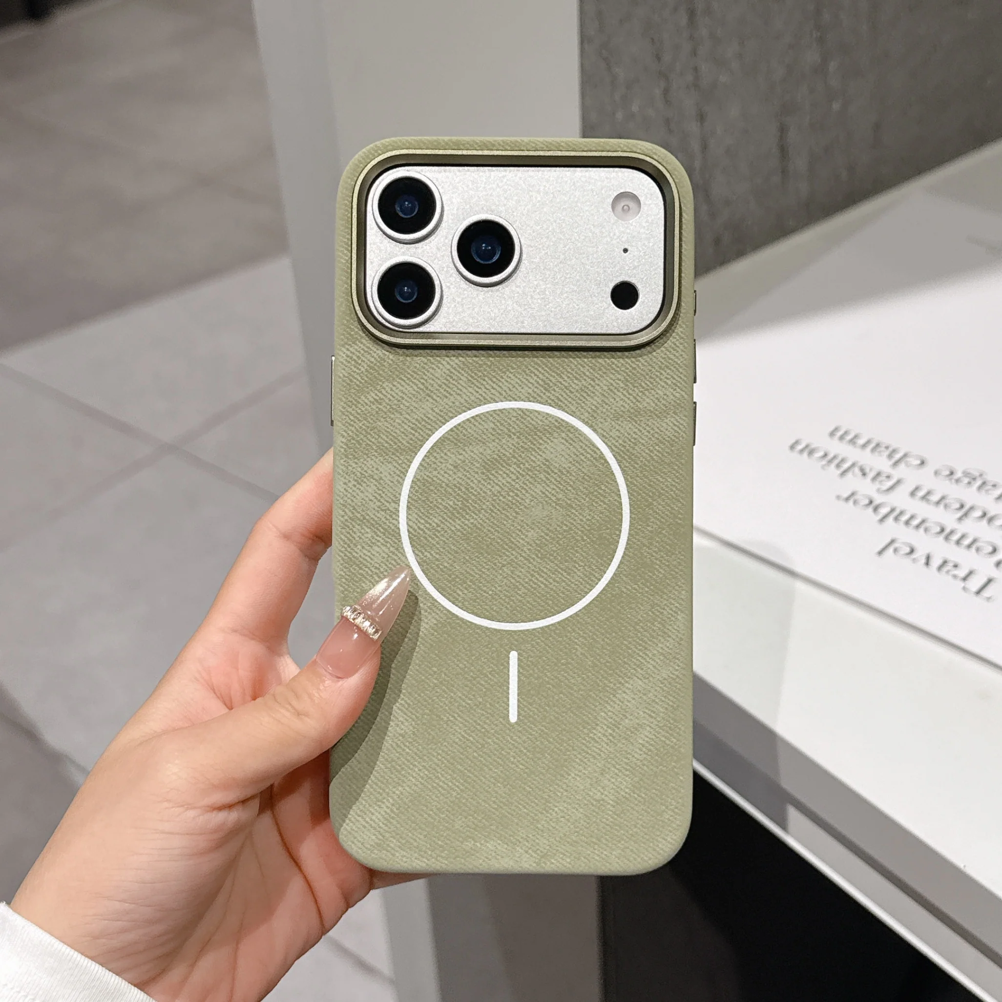 Suitable for Apple17promax Full-cover phone case with fine flannel trim for Apple17pro Anti-drop magnetic phone case BT001