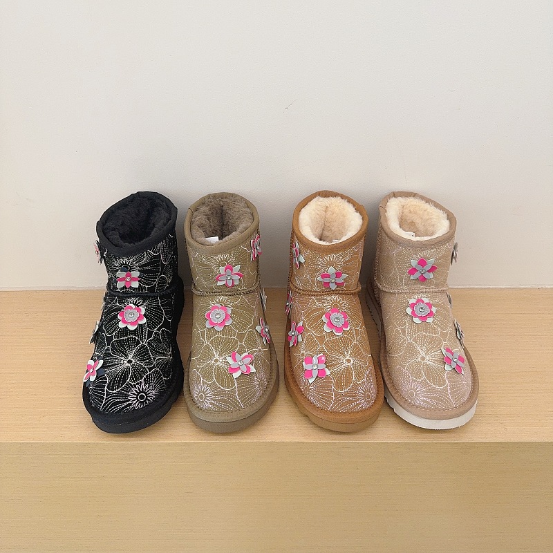 Floral Embroidered Low-Cut Boots 5854