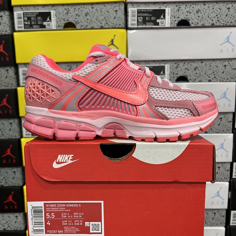 Nike Air Zoom Vomero 5 Sneakers
