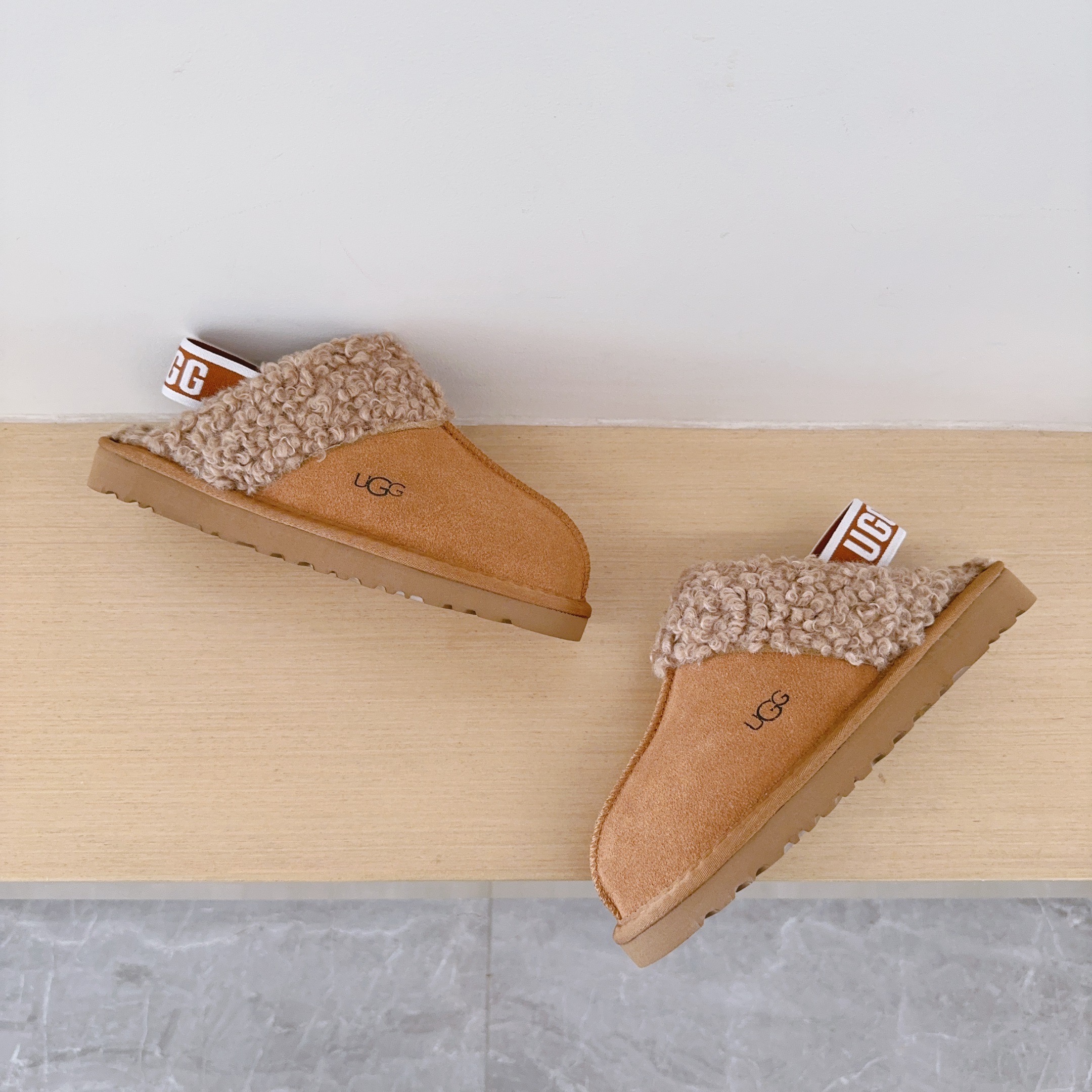 UGG Kids Curly Fleece Star Letter Slippers