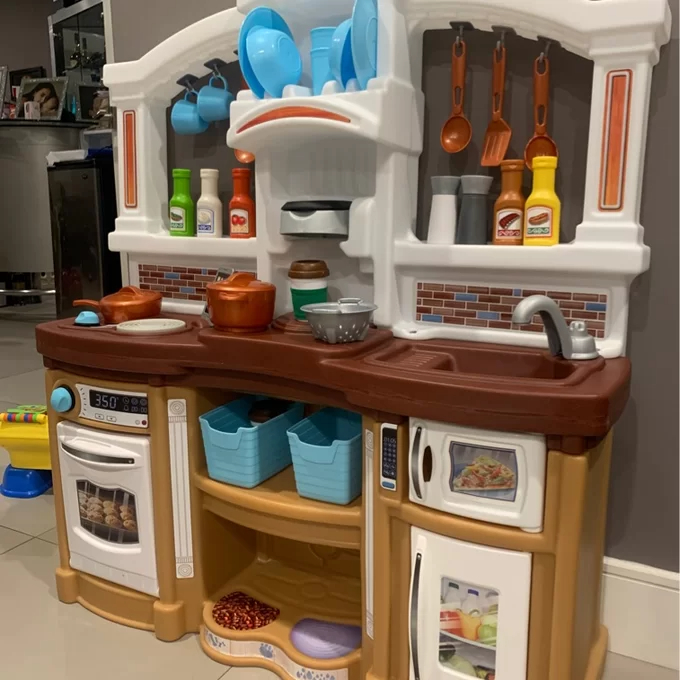 Fun with Friends Kitchen Set