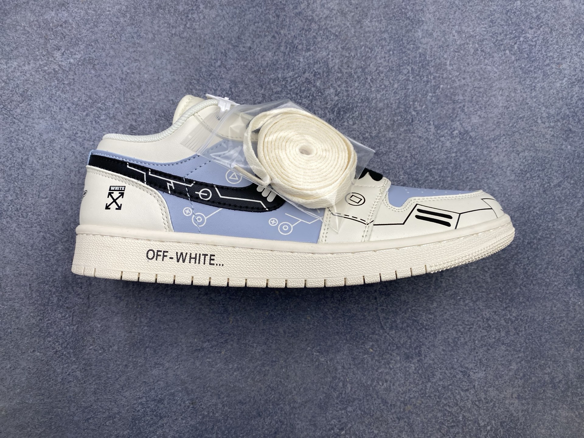 AJ1 Low-top Casual Sneaker