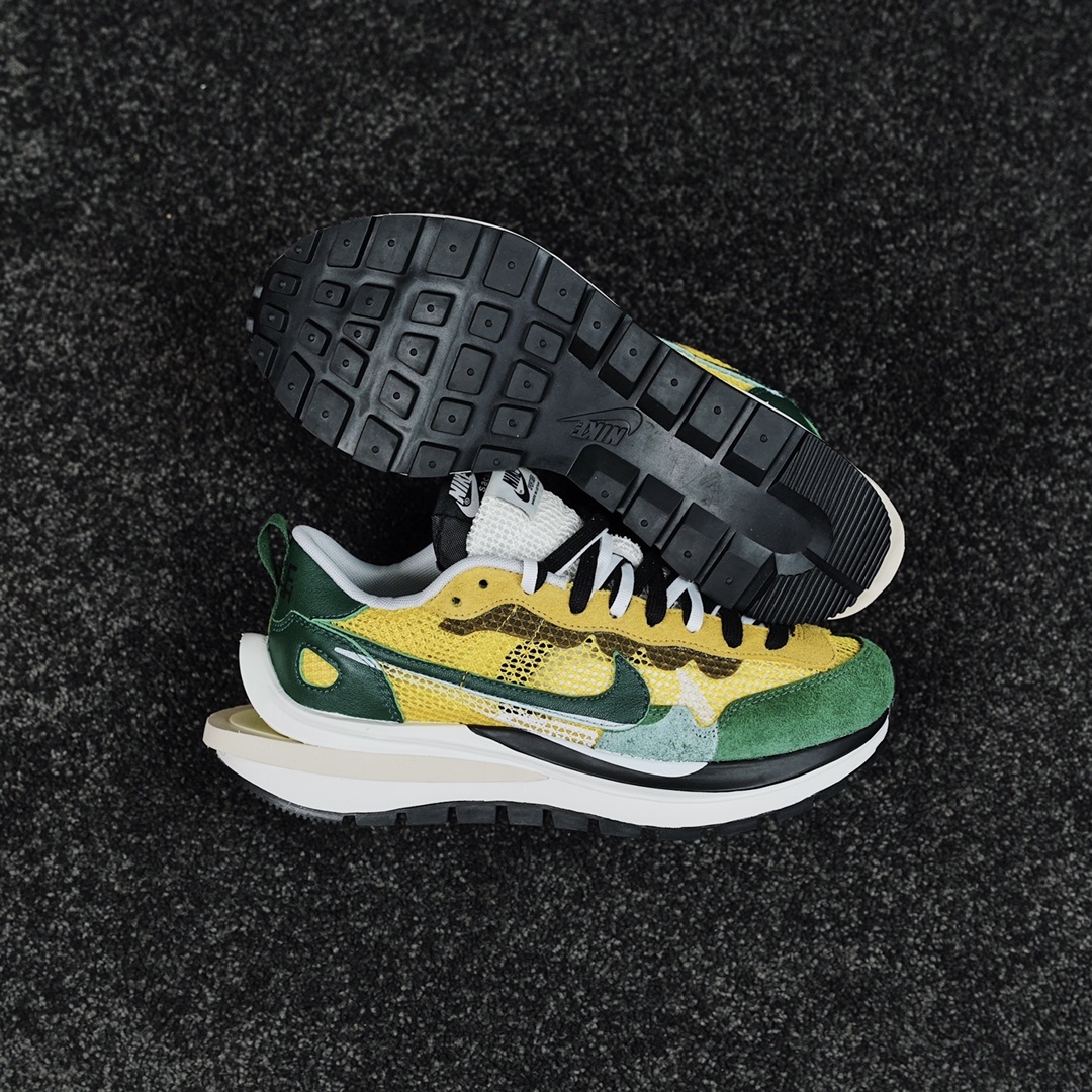 Nike x sacai Sneakers detail 2
