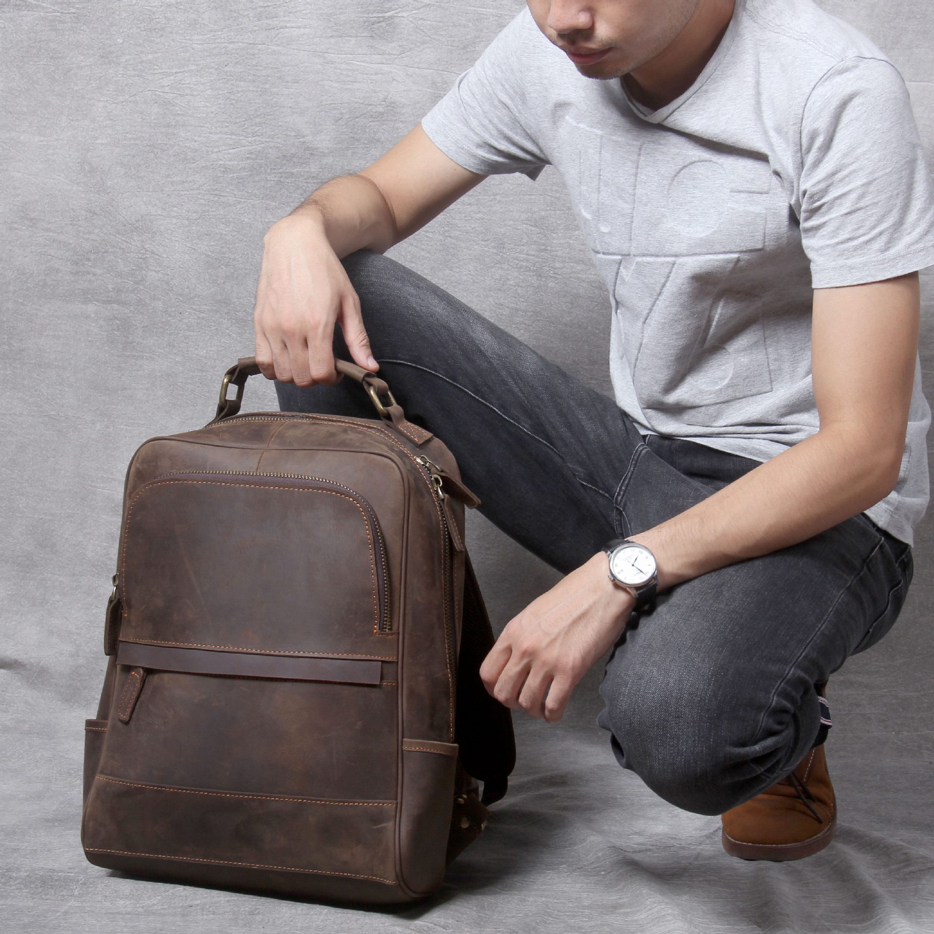 Vintage Full-Grain Leather Laptop Backpack - Timeless Craftsmanship for the Modern Professional