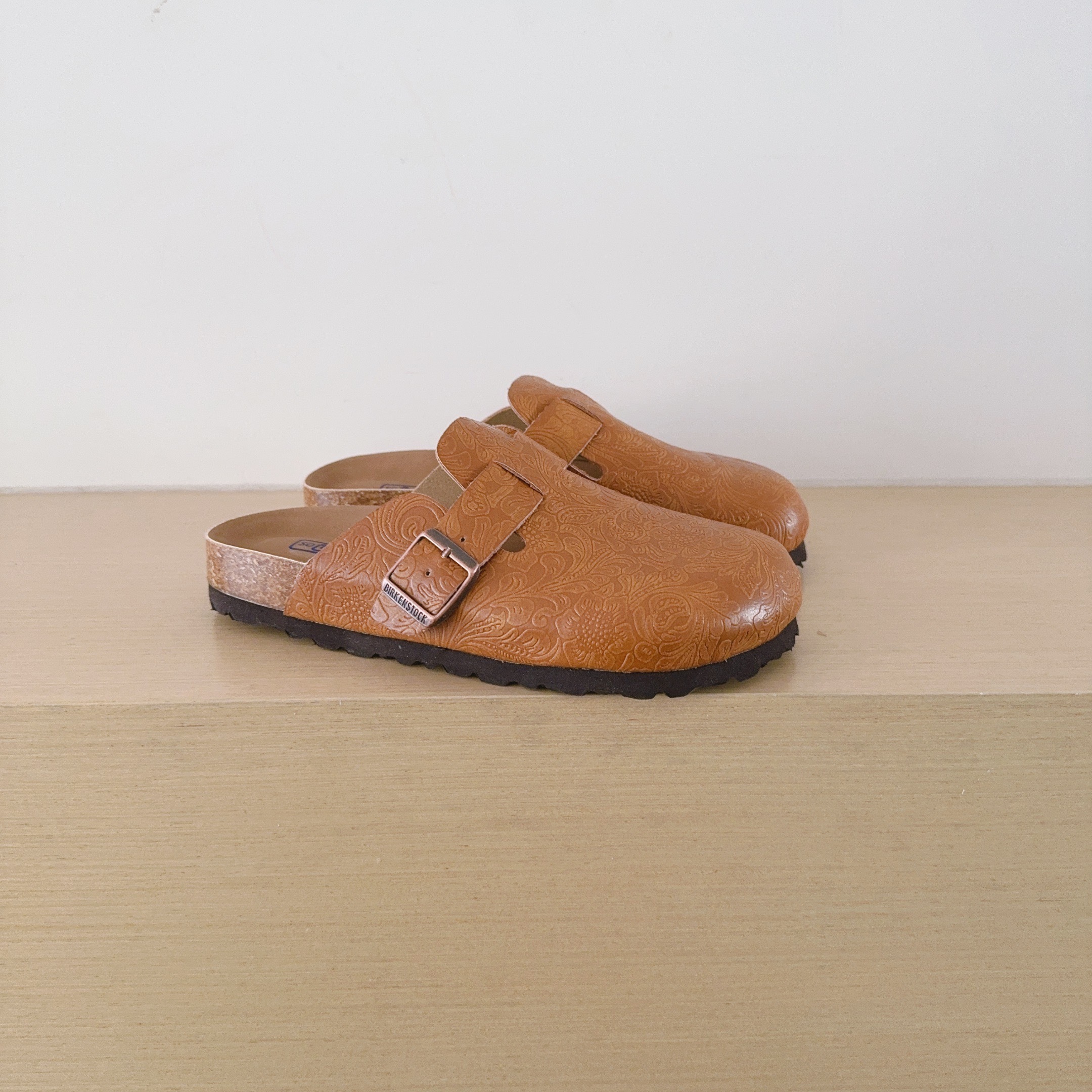 UGG Kids Leather Chevron Series Birken-Style Clogs Adult And Kids
