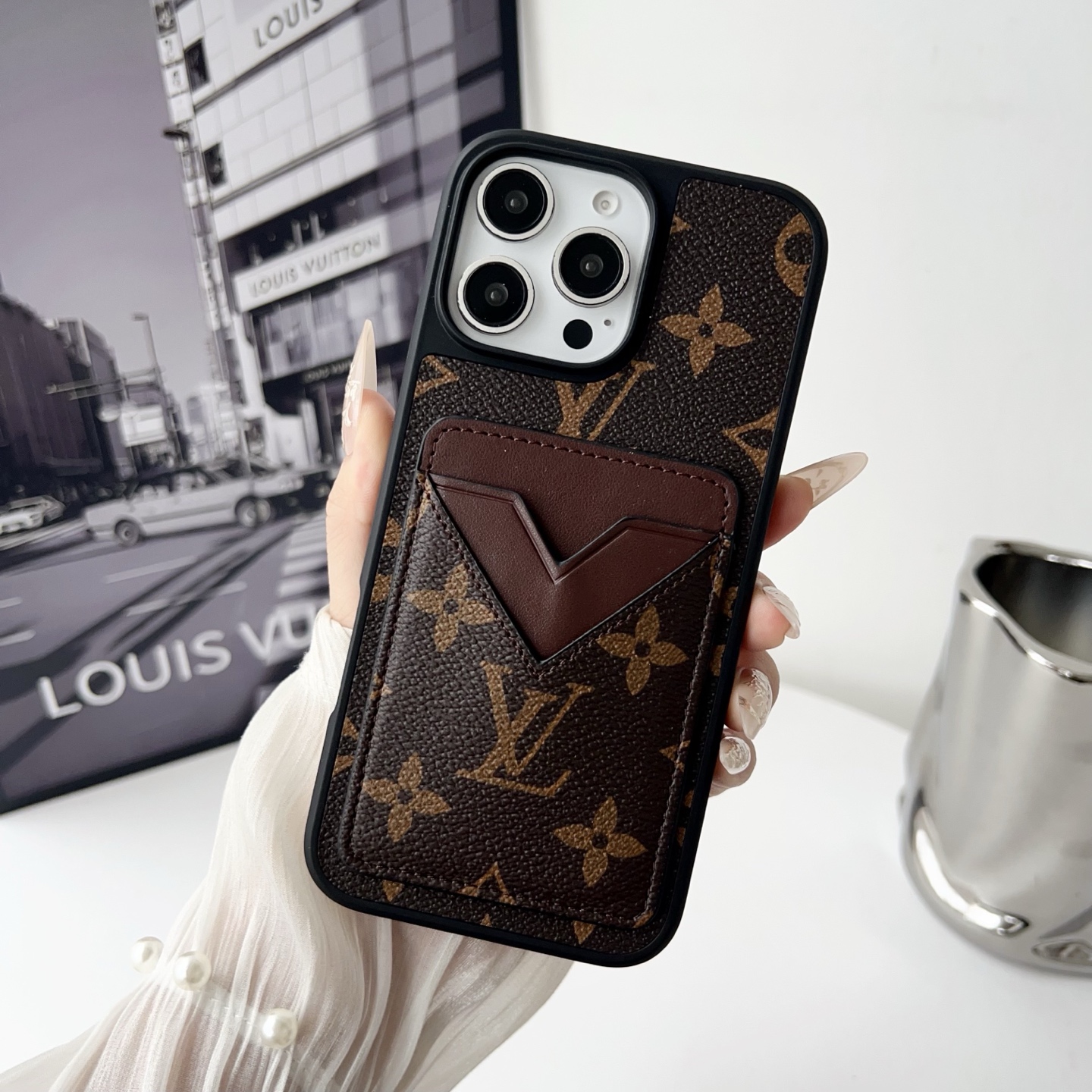 LV & Gucci Carbon Fiber Pattern Phone Case - Premium Material with Leather Finish, V-Shaped Card Holder