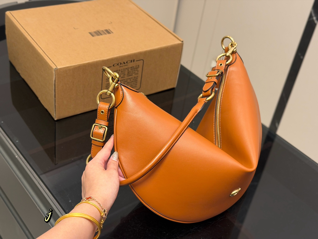Coach | New Paige Sing Bag