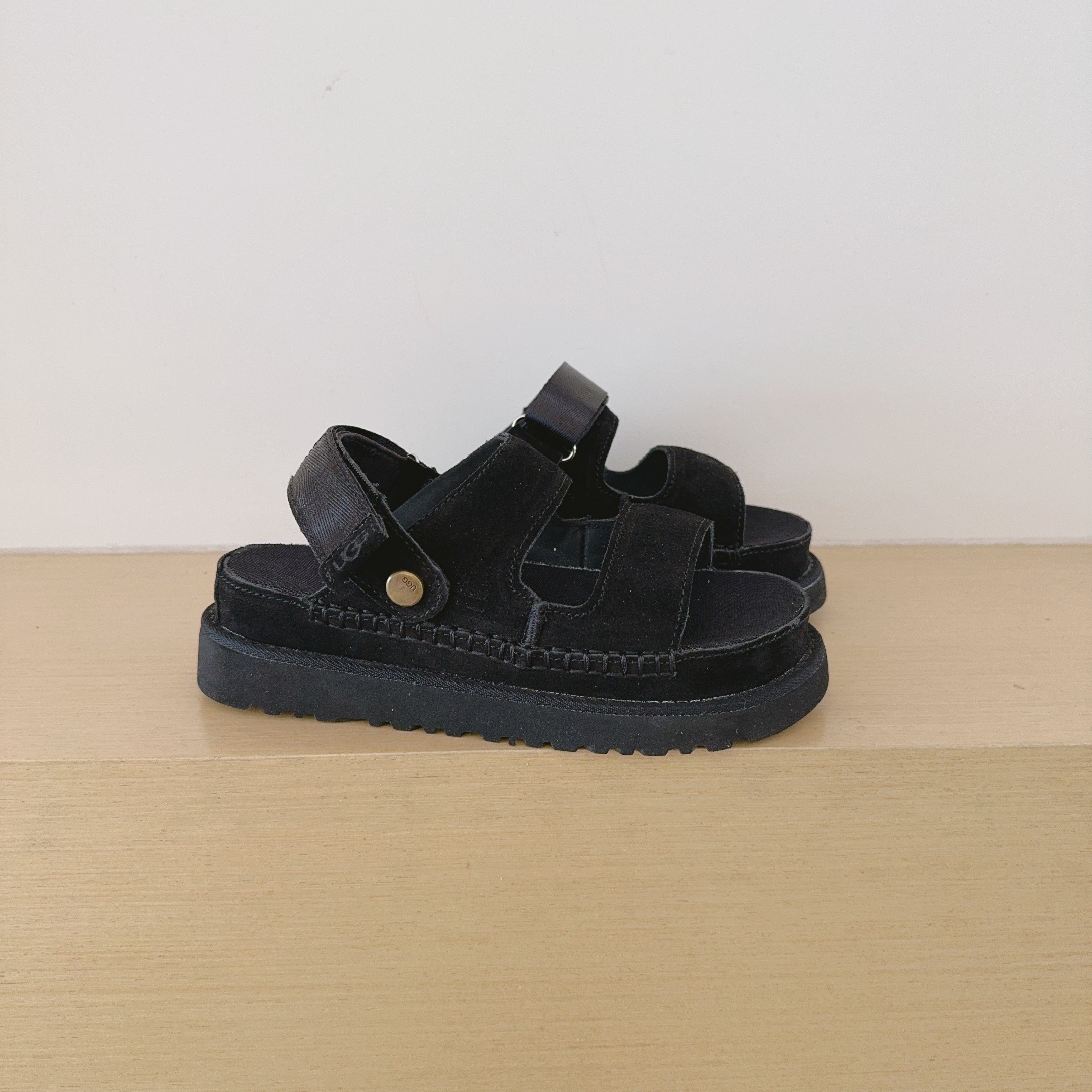 UGG Footwear Style 052