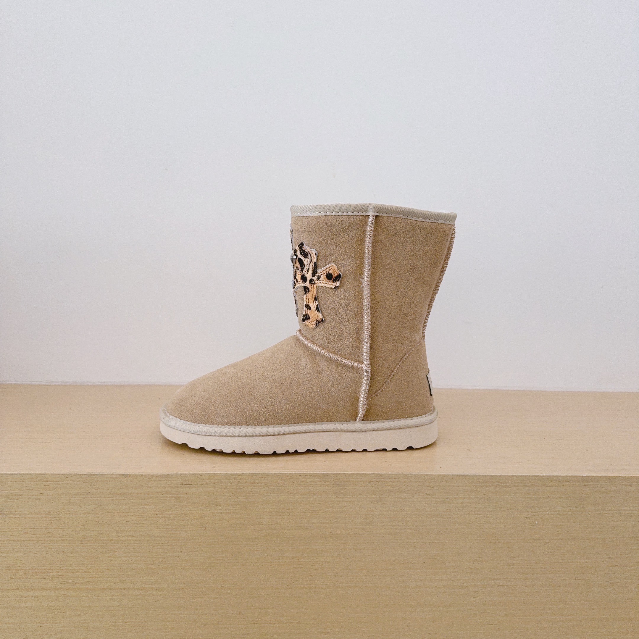 UGG Kids Leopard Print Cross Motif