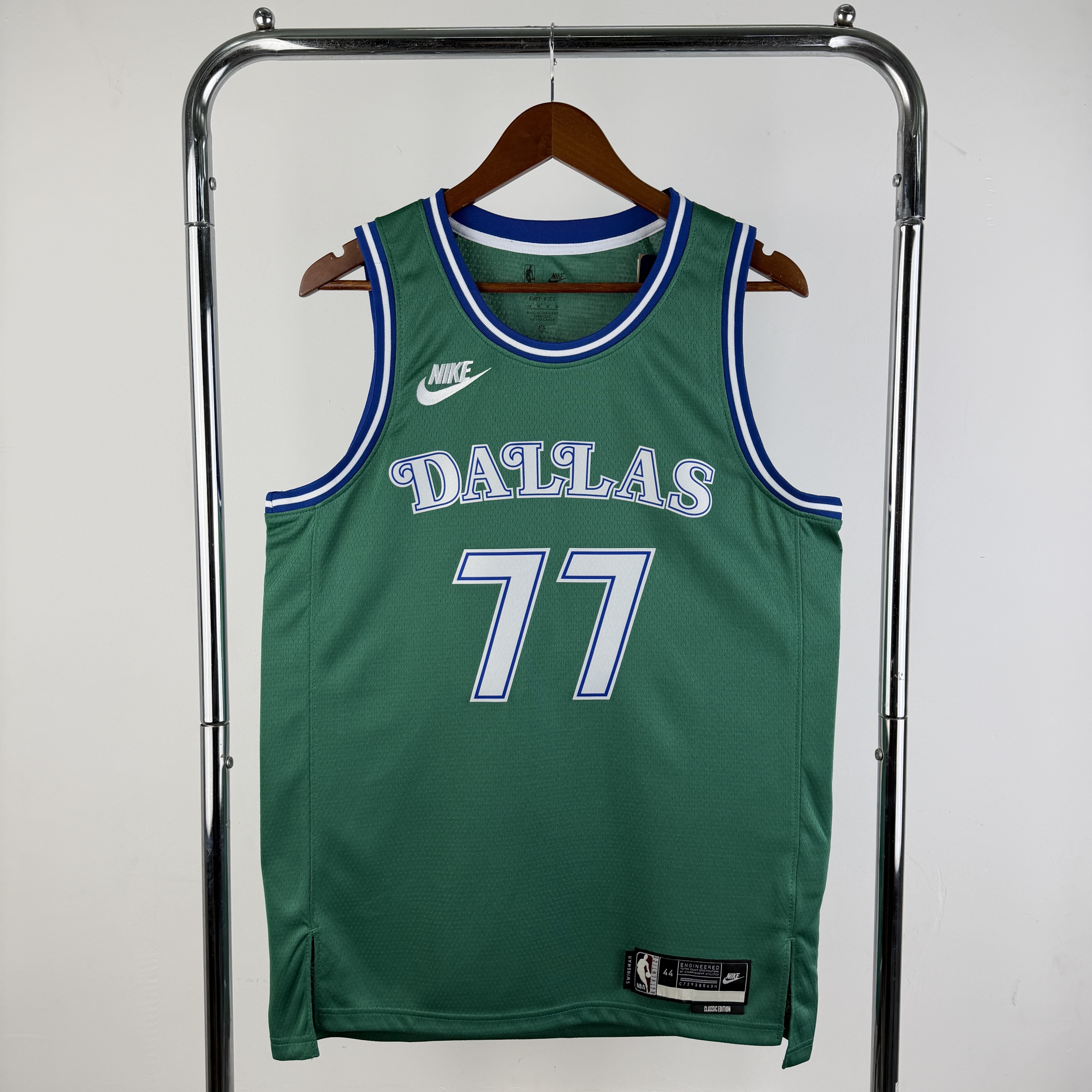 26 Season Mavericks Retro No.77