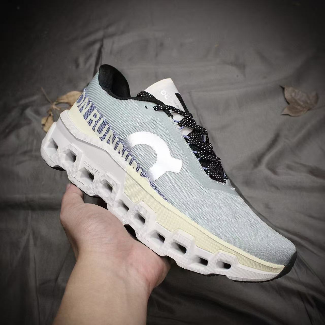 ON Cloudmonster 2