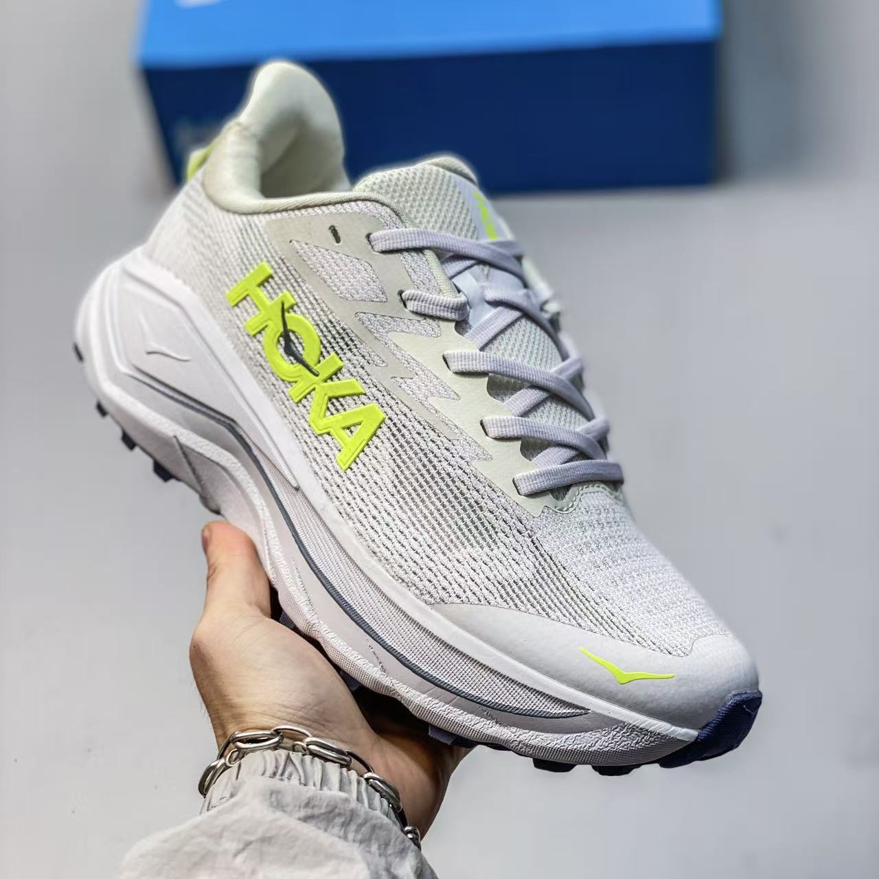 Hoka Challenger 8