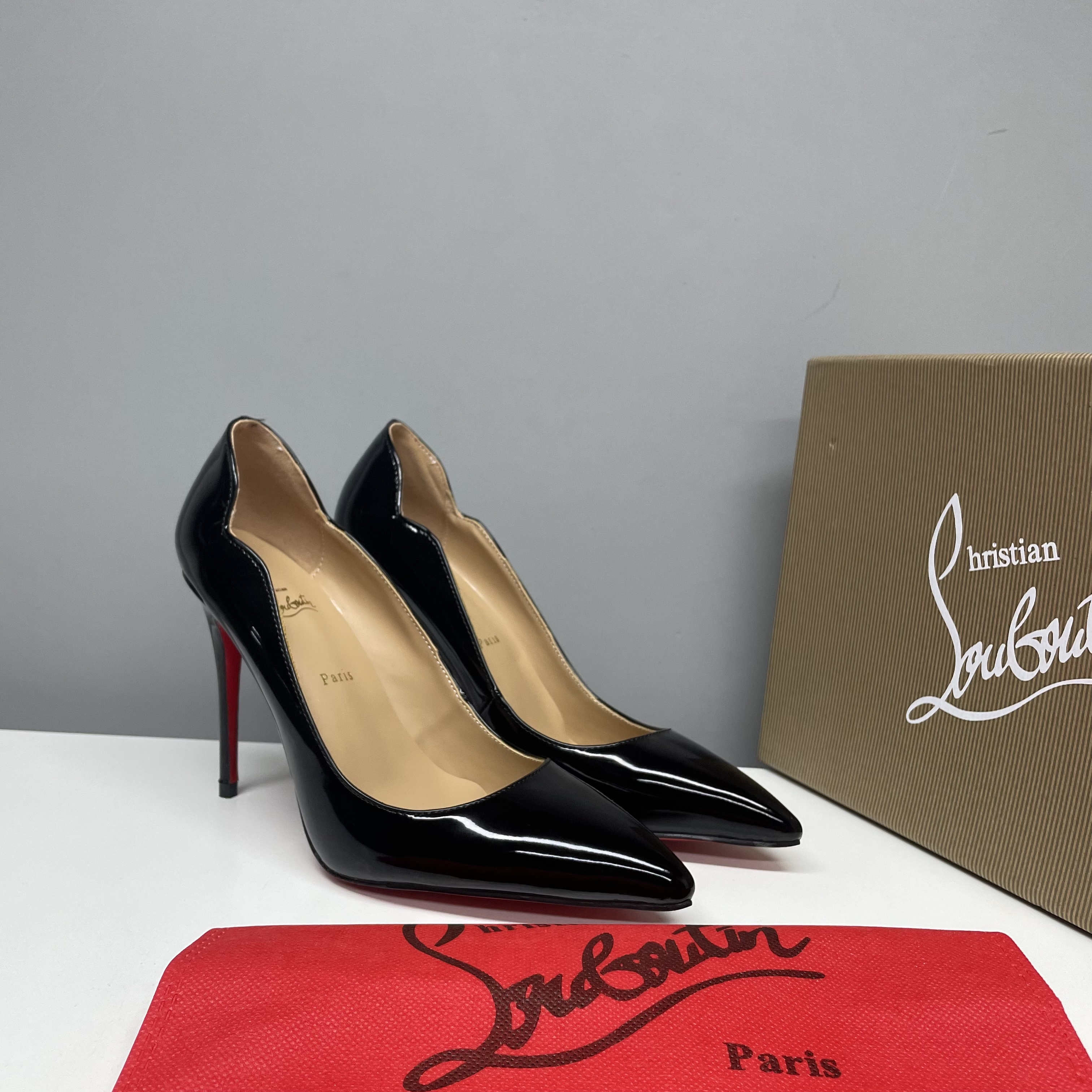 Christian Louboutin SC62 Black Pumps