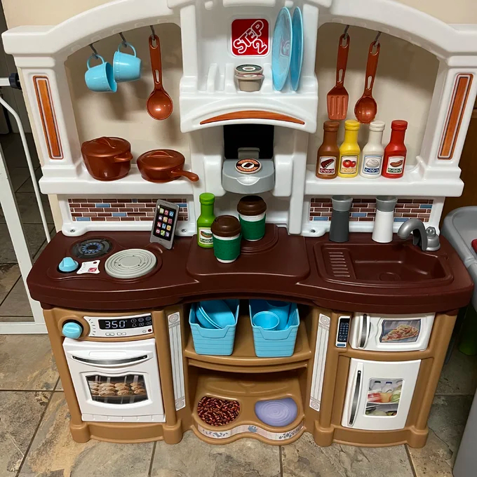 Fun with Friends Kitchen Set