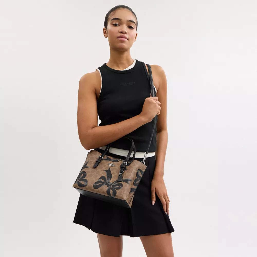 Mollie Tote Bag 25 In Signature Canvas With Bow Print