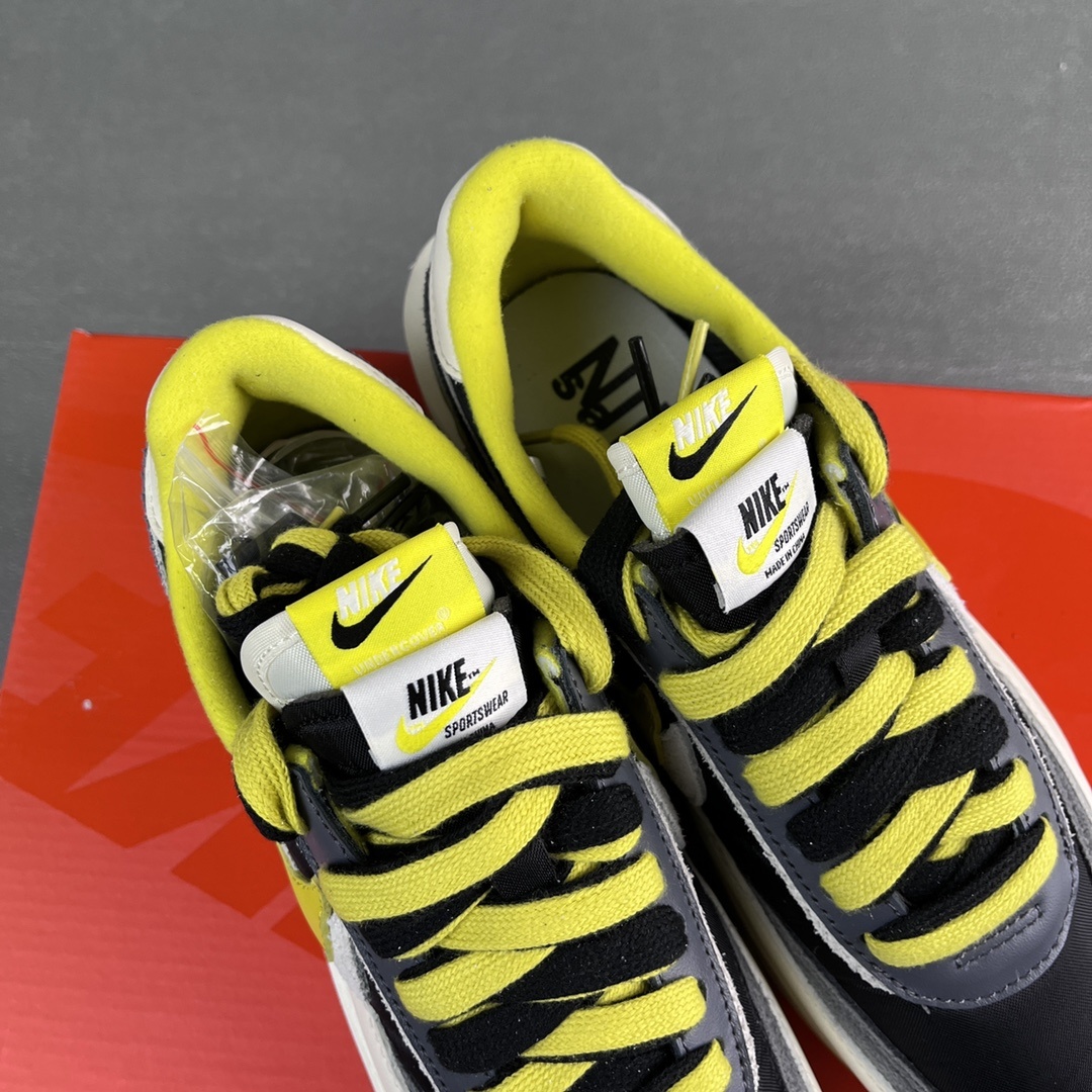 Nike x sacai Sneakers detail 1