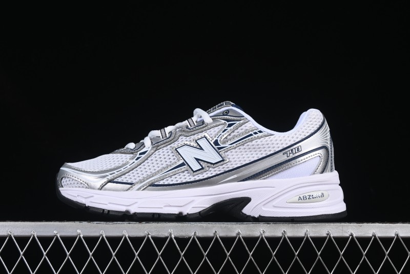New Balance 740