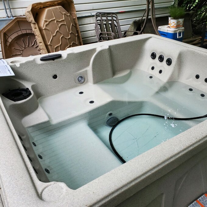Lifesmart Spas Lifesmart 5 - Person 28 - Jet Rectangular Plug &
