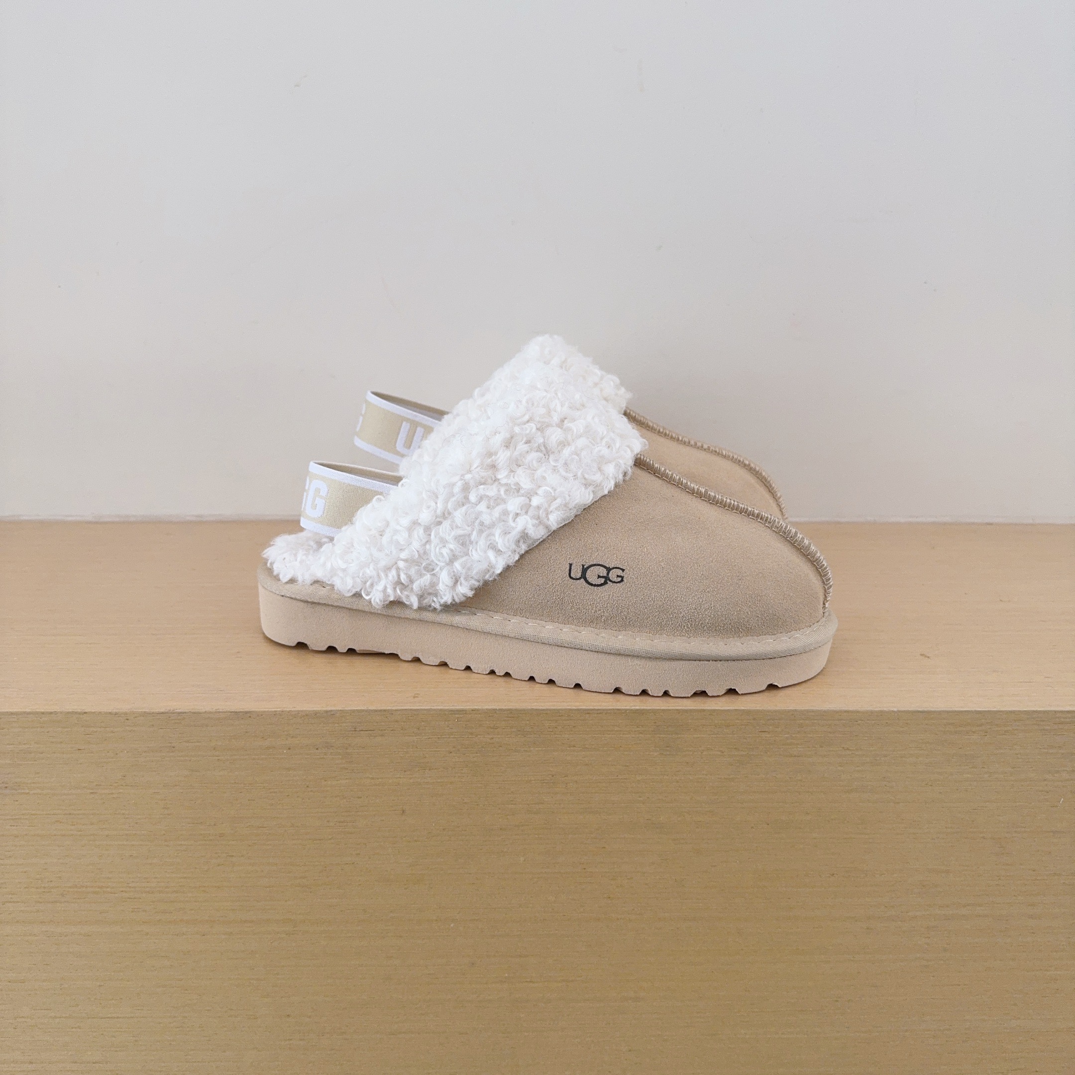 UGG Kids Curly Fleece Star Letter Slippers