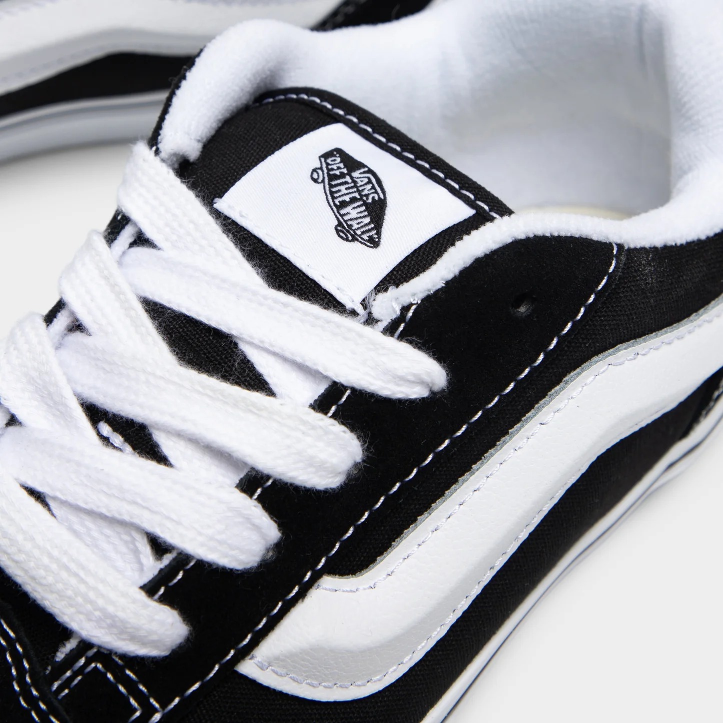 Vans Knu Skool Black / True White - ogsneaker