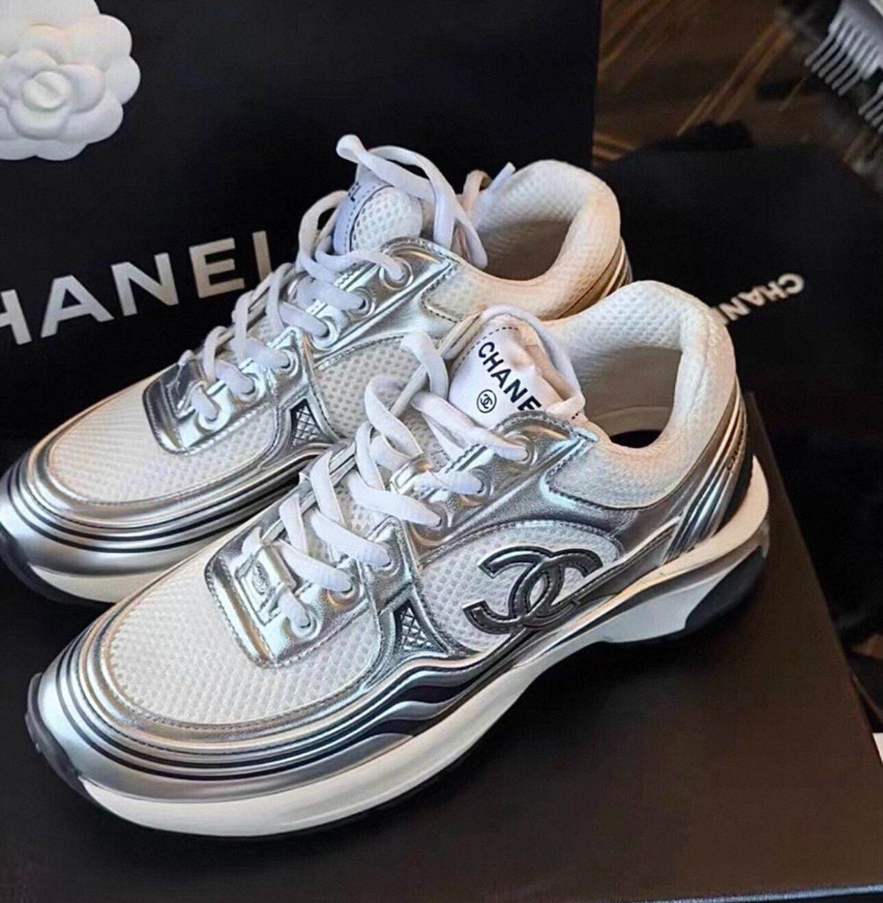 CNL CC Logo Sneaker White Silver
