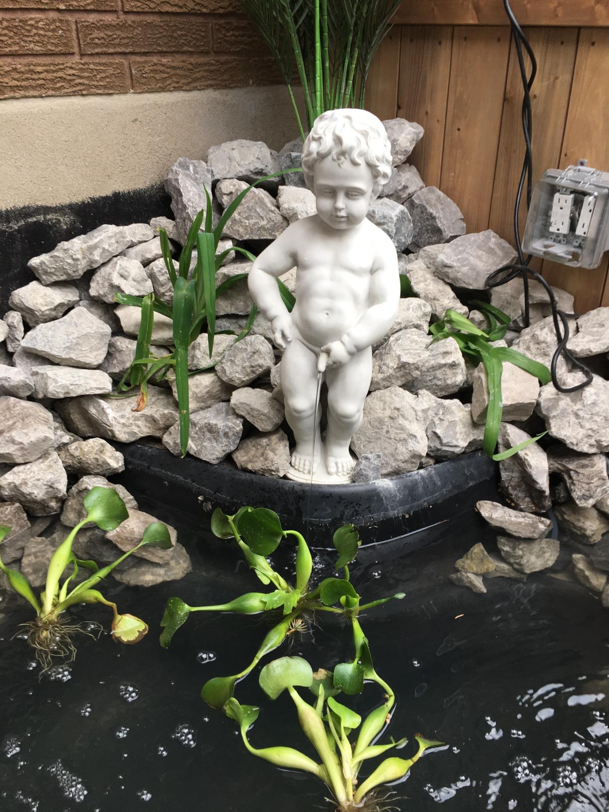 Complete Manneken Pis Peeing Boy Water Fountain Garden Decor