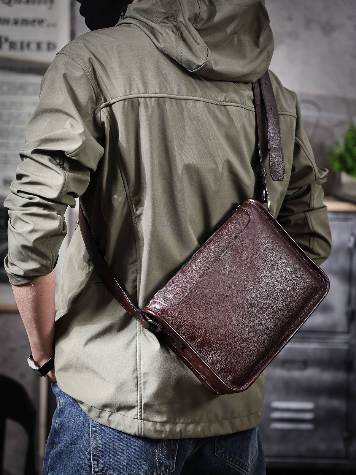 Sleek Leather Crossbody Bag - Modern Utility for the Urban Explorer