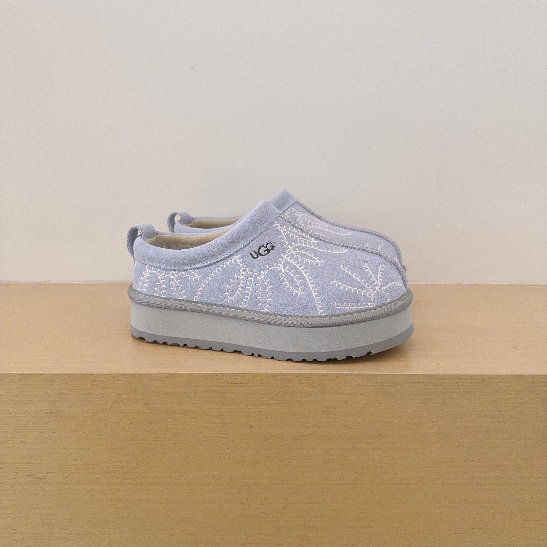 Embroidered Palm Tree Platform