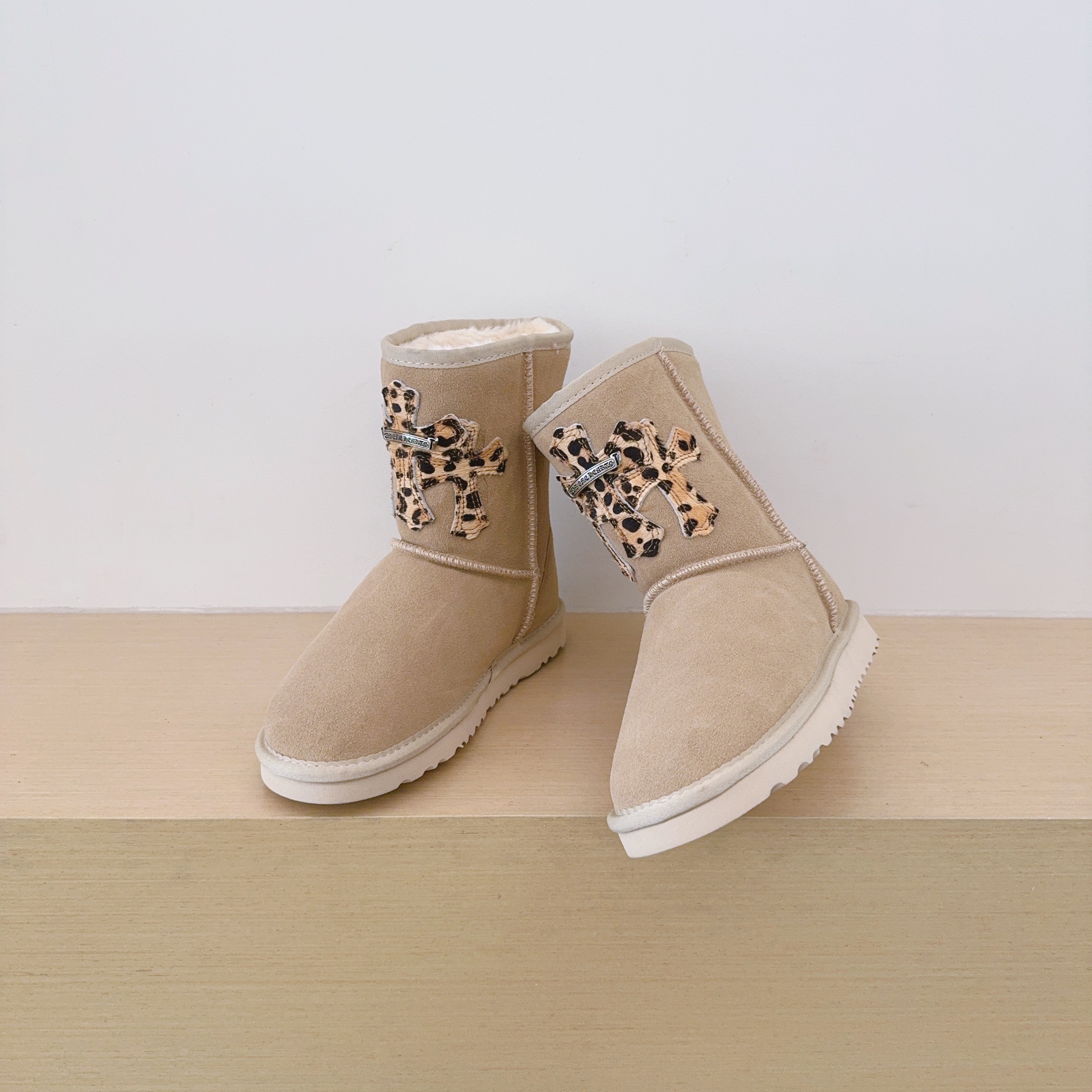 UGG Kids Leopard Print Cross Motif