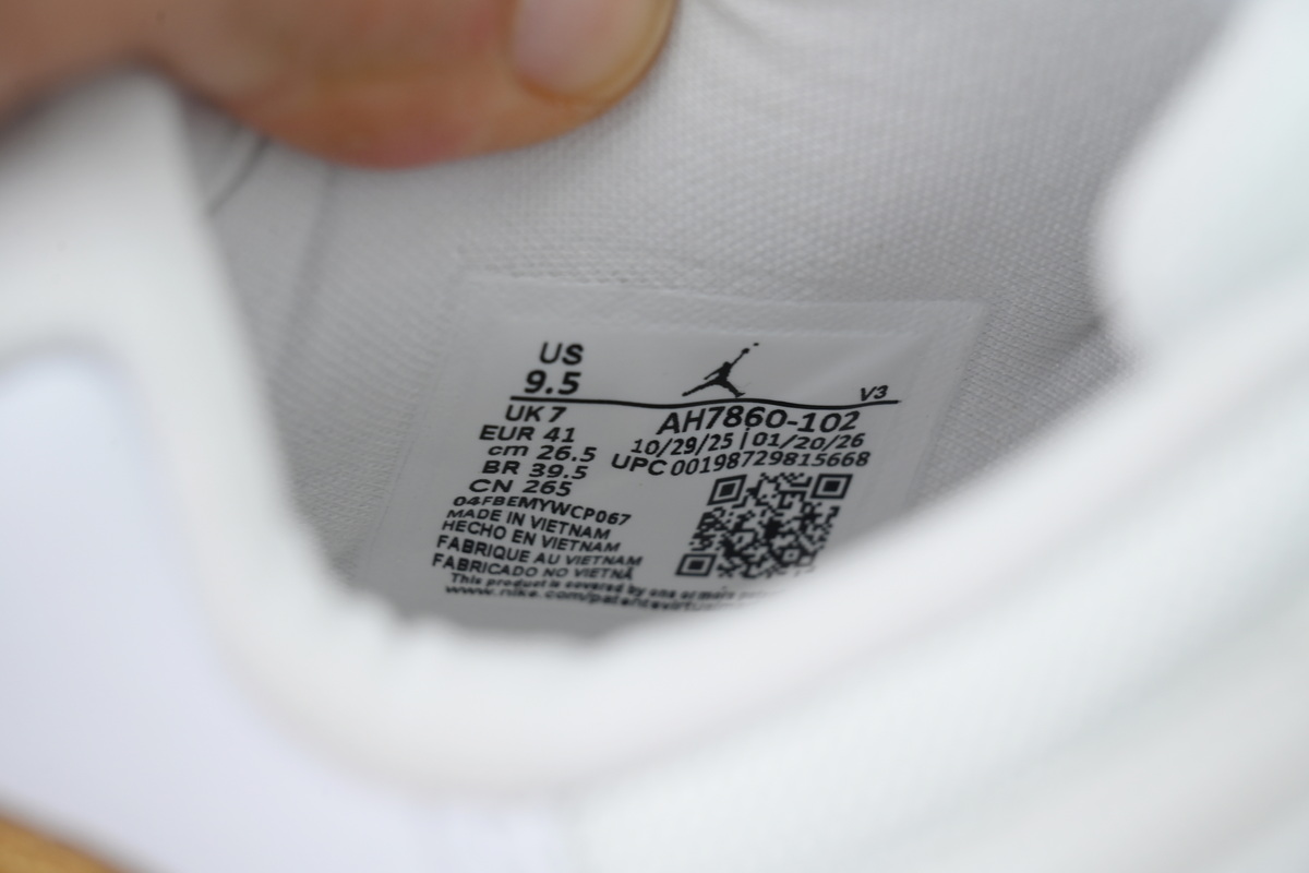 Air Jordan 11 Low Mother's Day AH7860-102