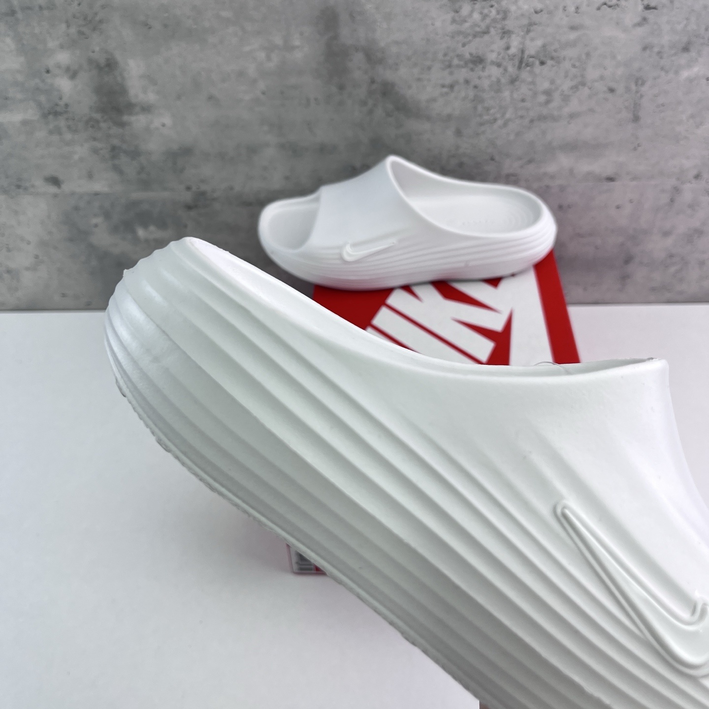 Nike ReactX Rejuven8 Sneakers detail 3