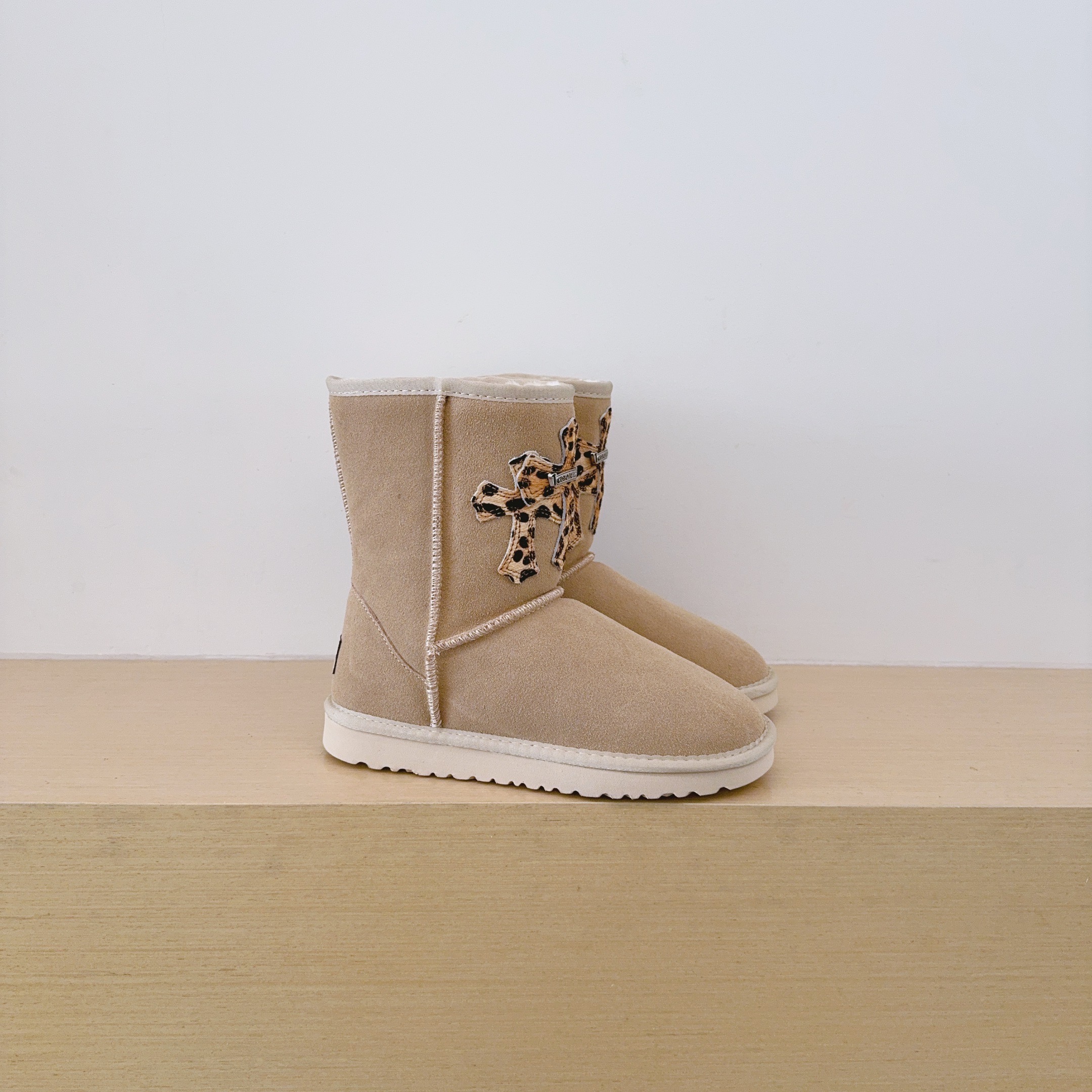 UGG Kids Leopard Print Cross Motif