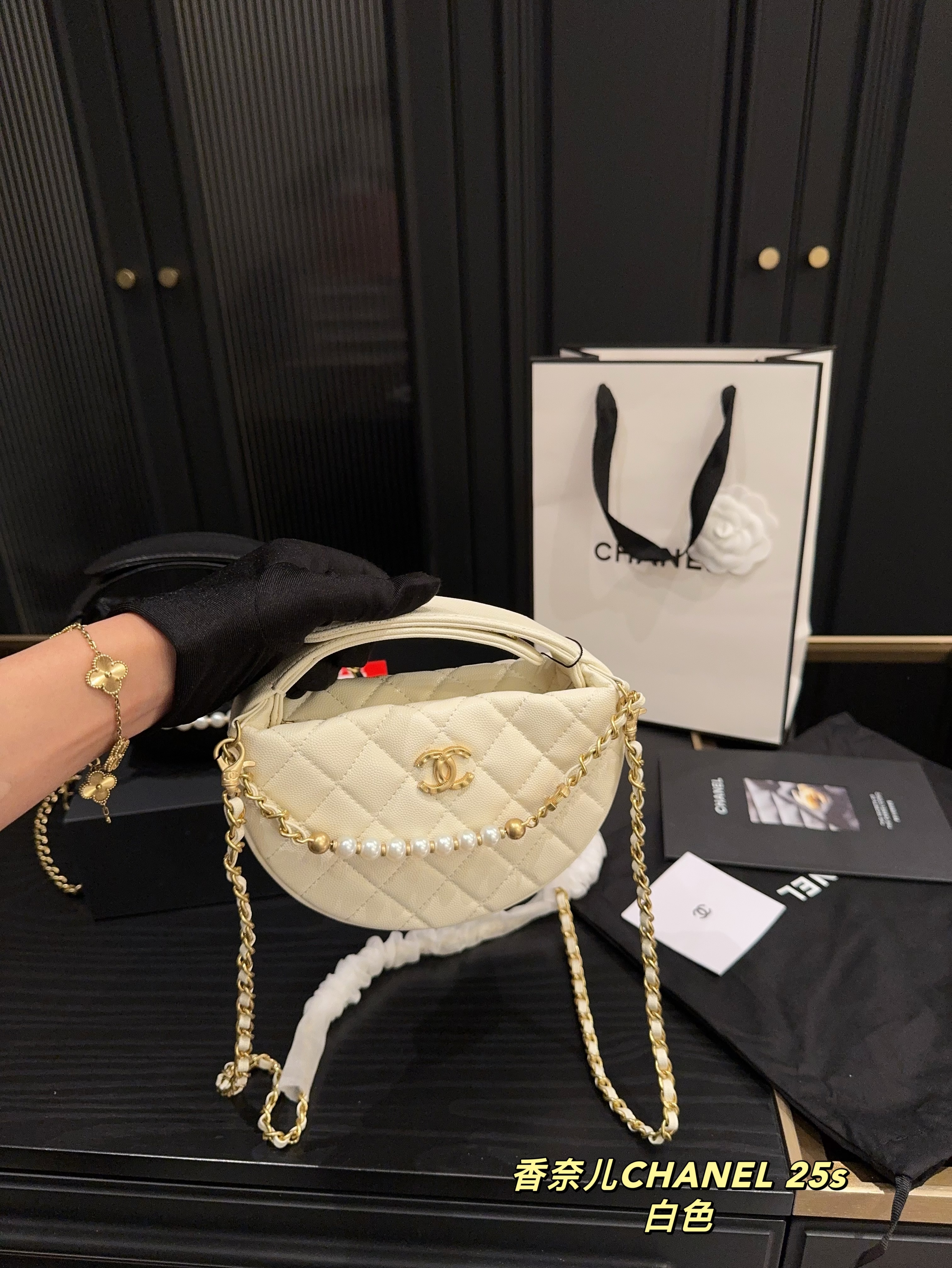 CHANEL 25S hand-held chain bag