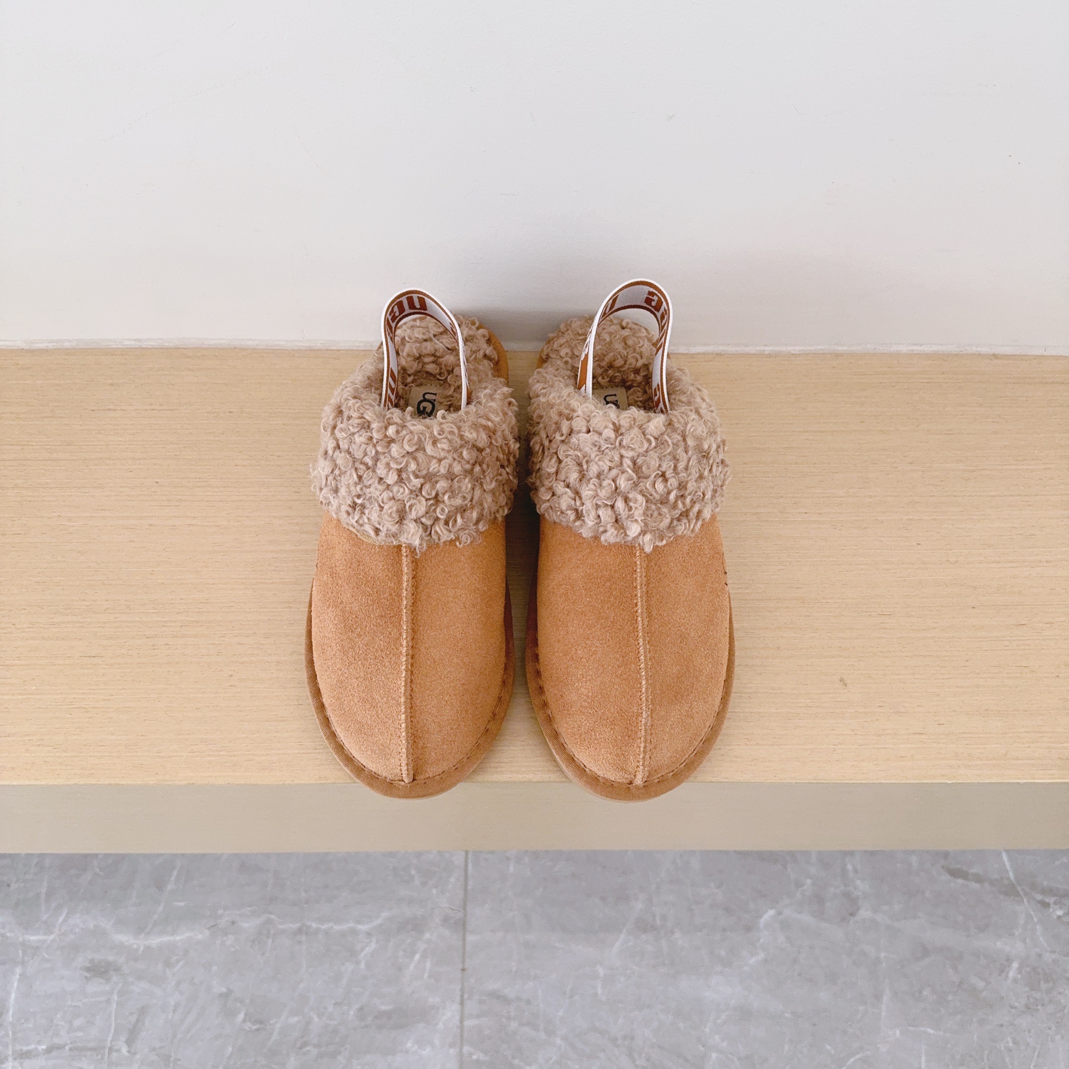 UGG Kids Curly Fleece Star Letter Slippers