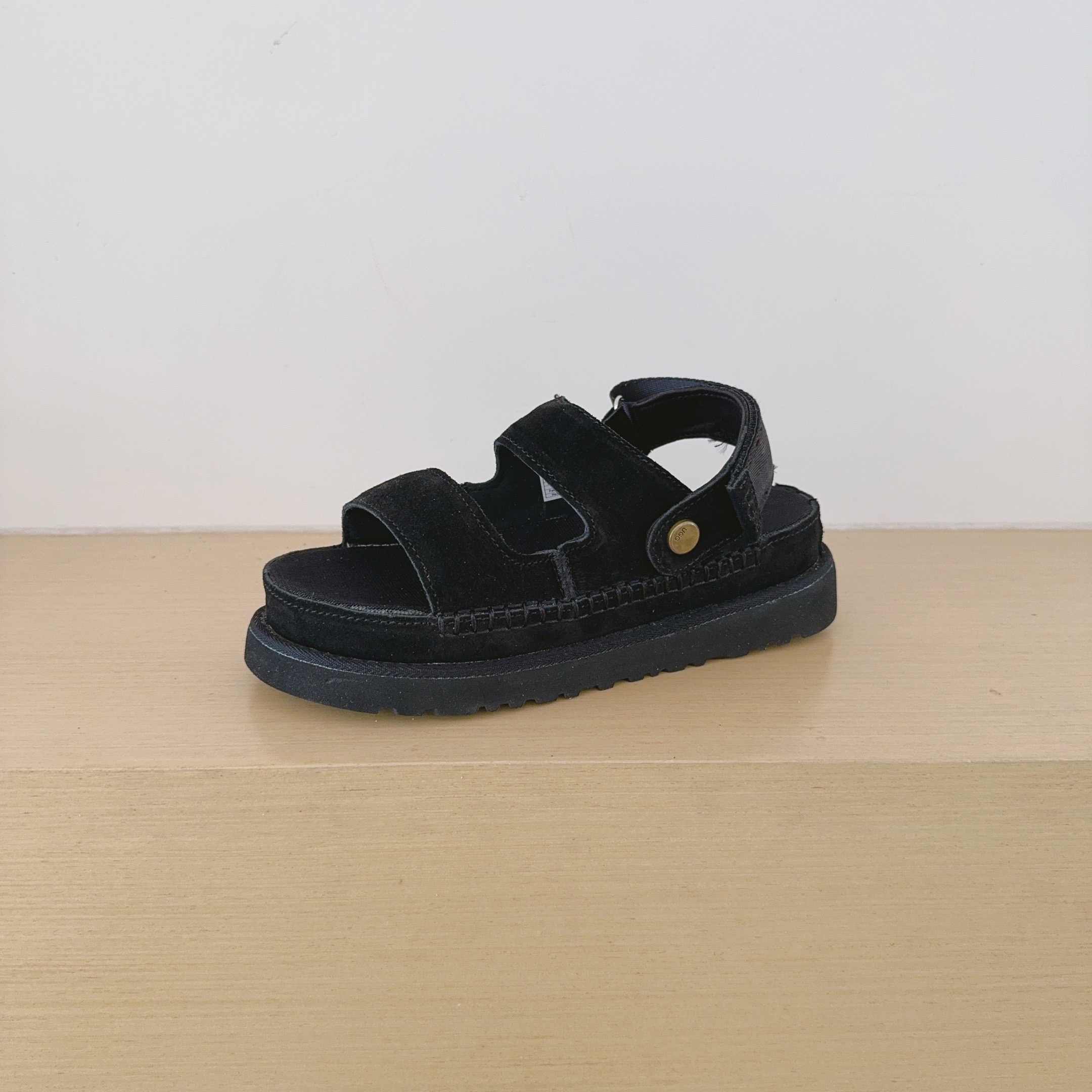 UGG Footwear Style 052