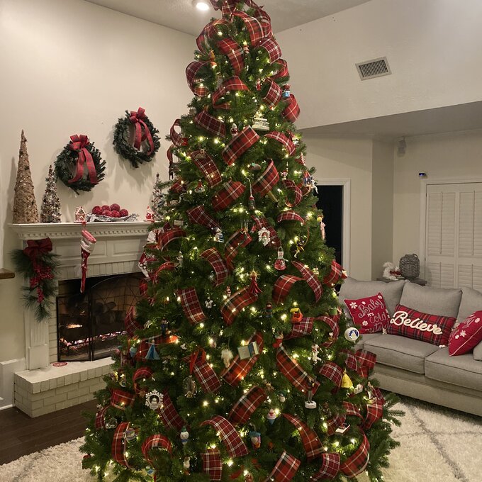 Omusa Lighted Artificial Fir Christmas Tree