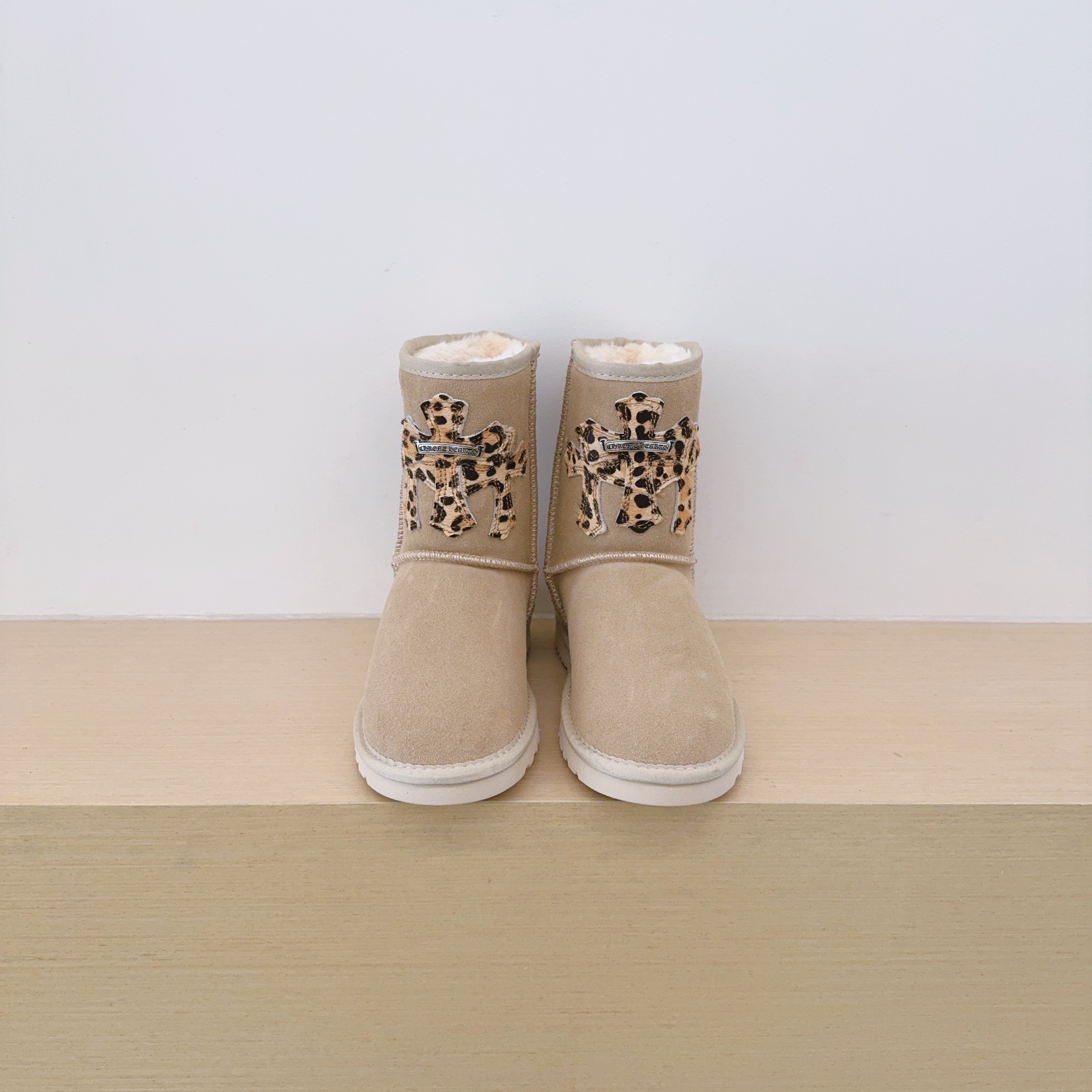 UGG Kids Leopard Print Cross Motif