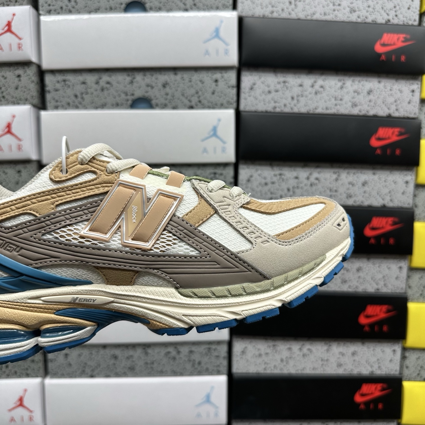 New Balance 1906 Sneakers detail 3