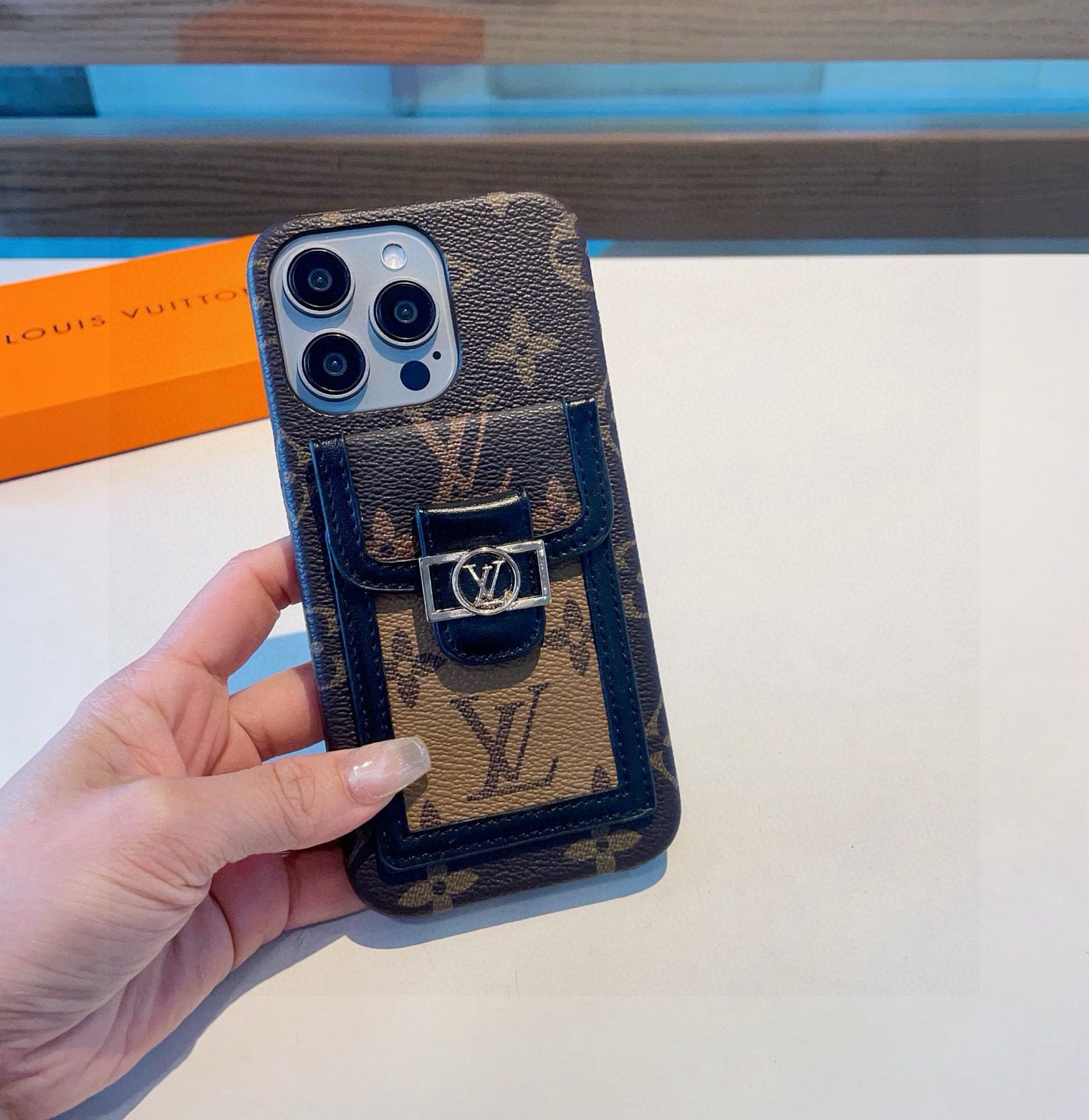 Louis Vuitton Monogram Flip Card Holder Wallet Phone Case