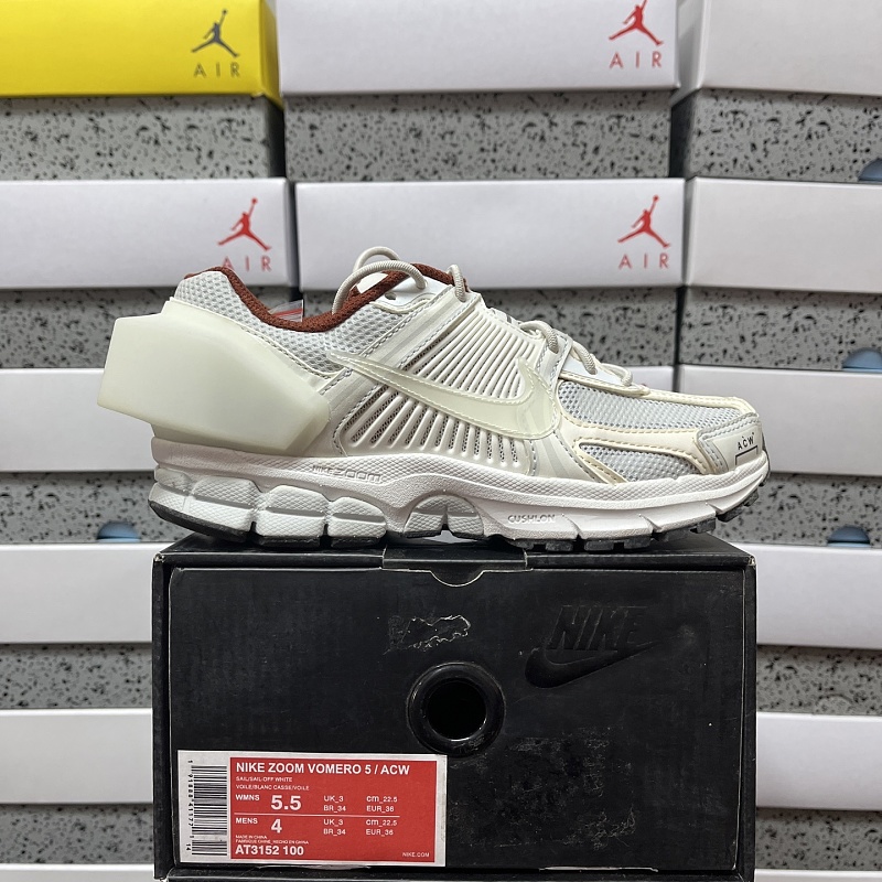 Nike Air Zoom Vomero 5 Sneakers