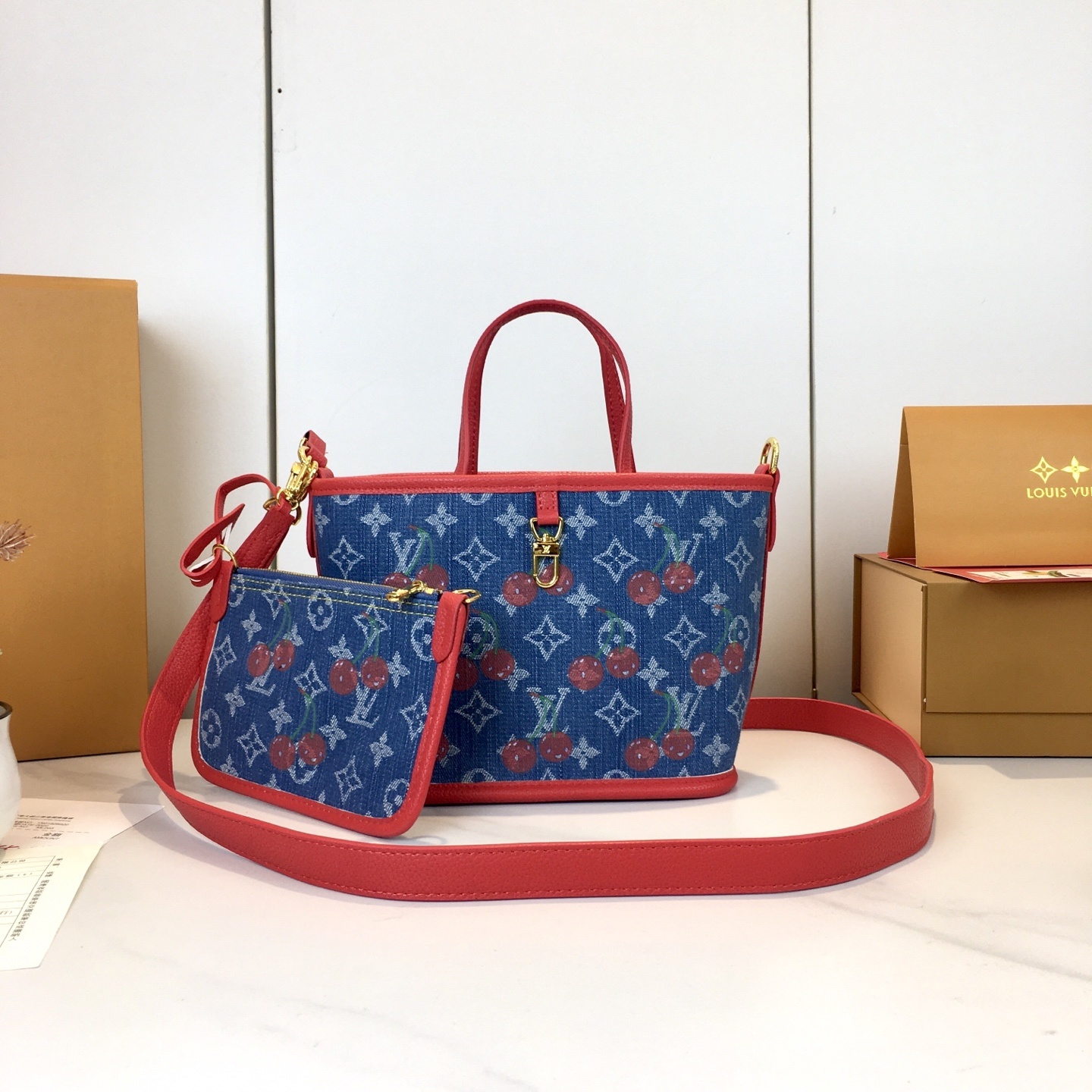 Louis Vuitton M14997